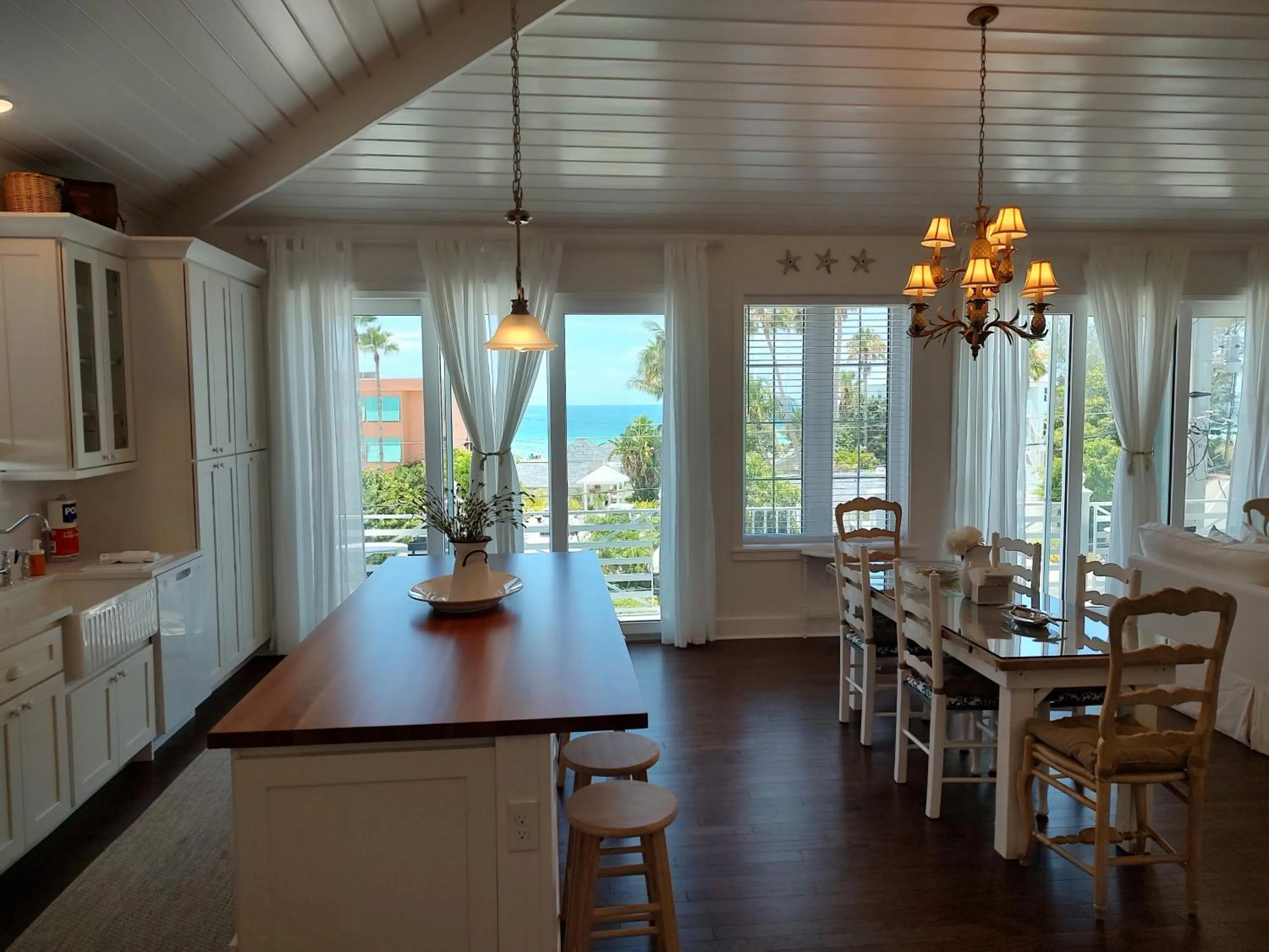 Kitchen or kitchenette in Bungalow Beach Resort