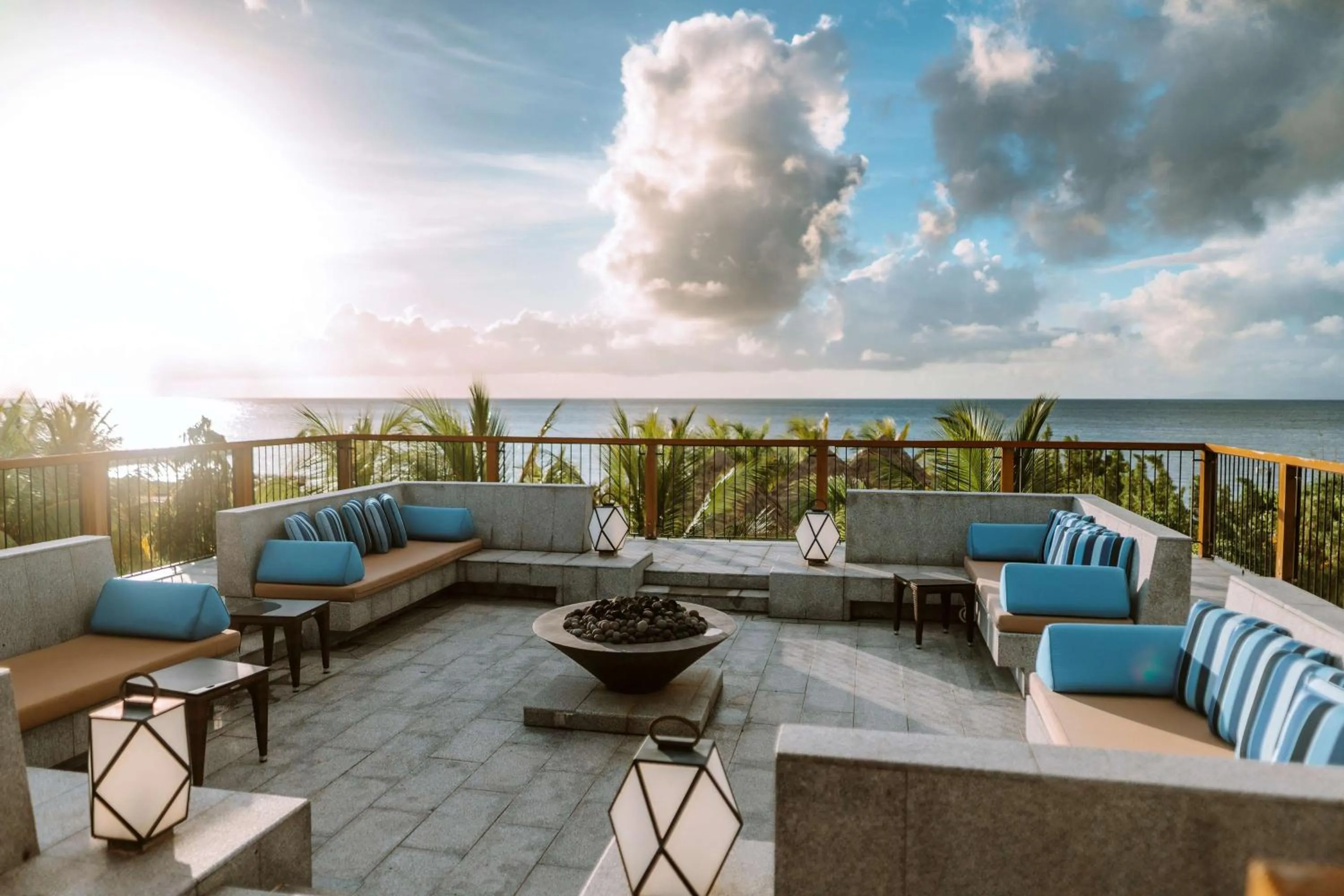 Lounge or bar in InterContinental Dominica Cabrits Resort & Spa by IHG