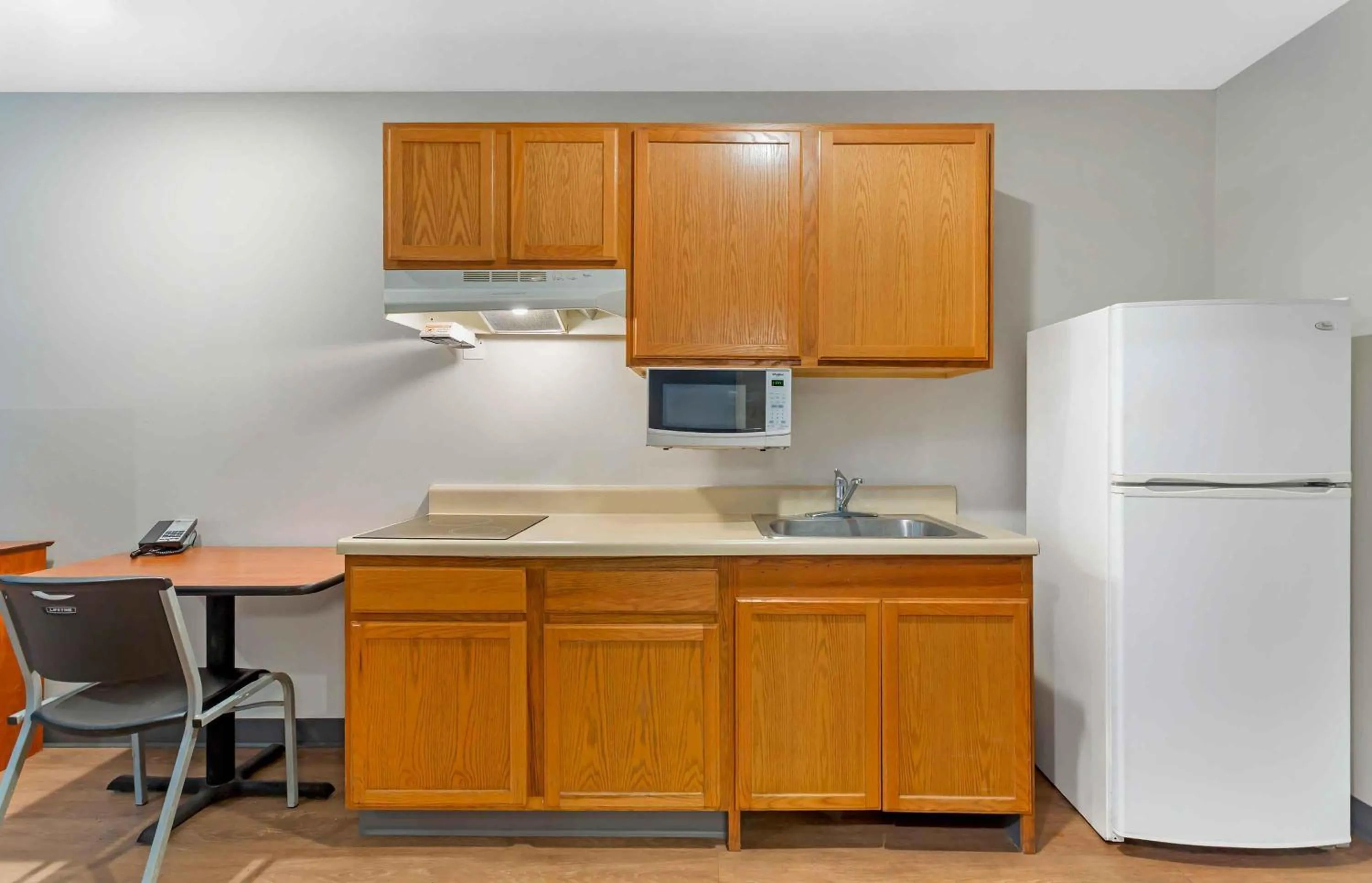 Kitchen or kitchenette in Extended Stay America Select Suites - Fort Myers - Northeast
