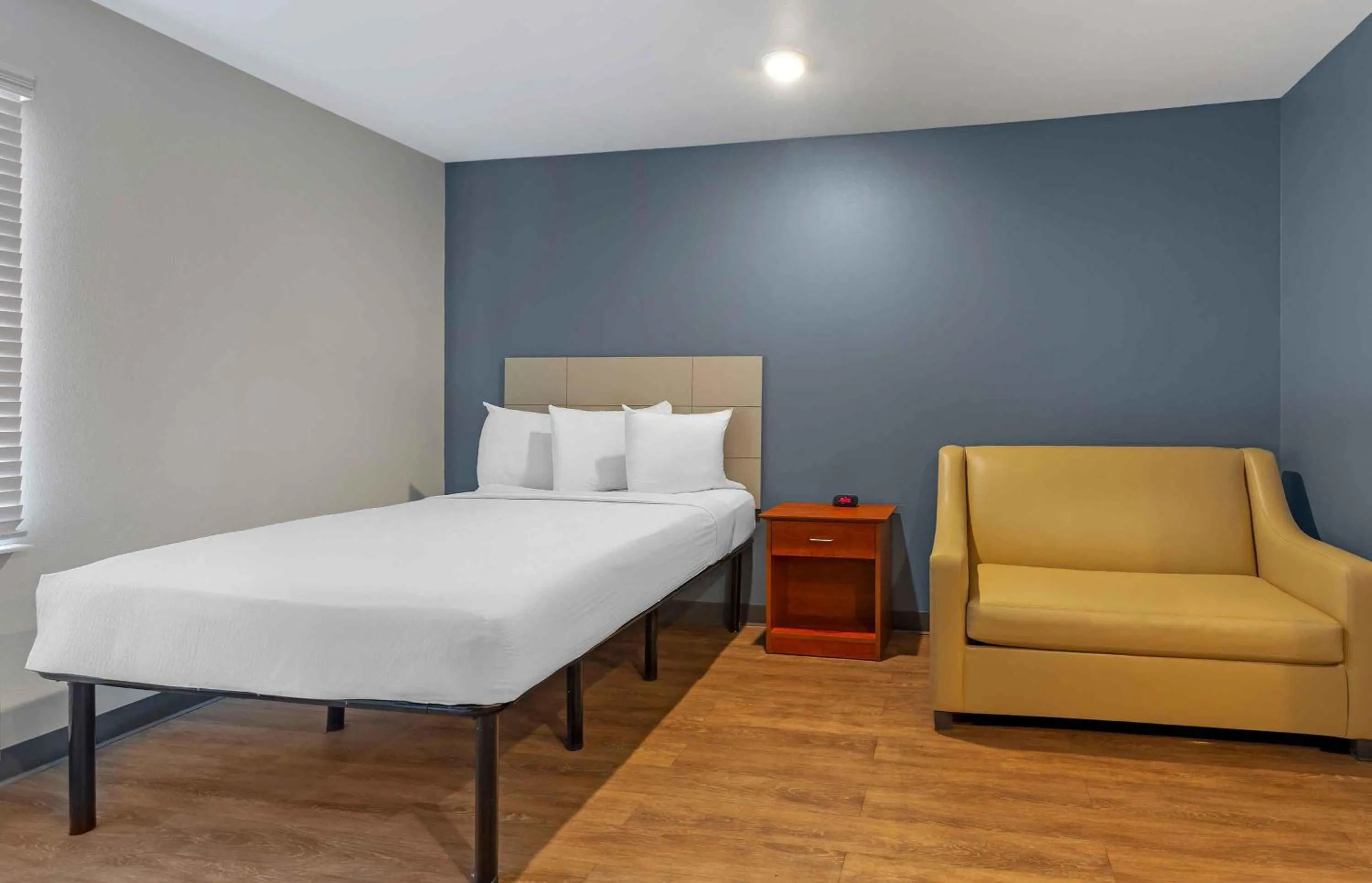 Bedroom, Bed in Extended Stay America Select Suites - Fort Myers - Northeast