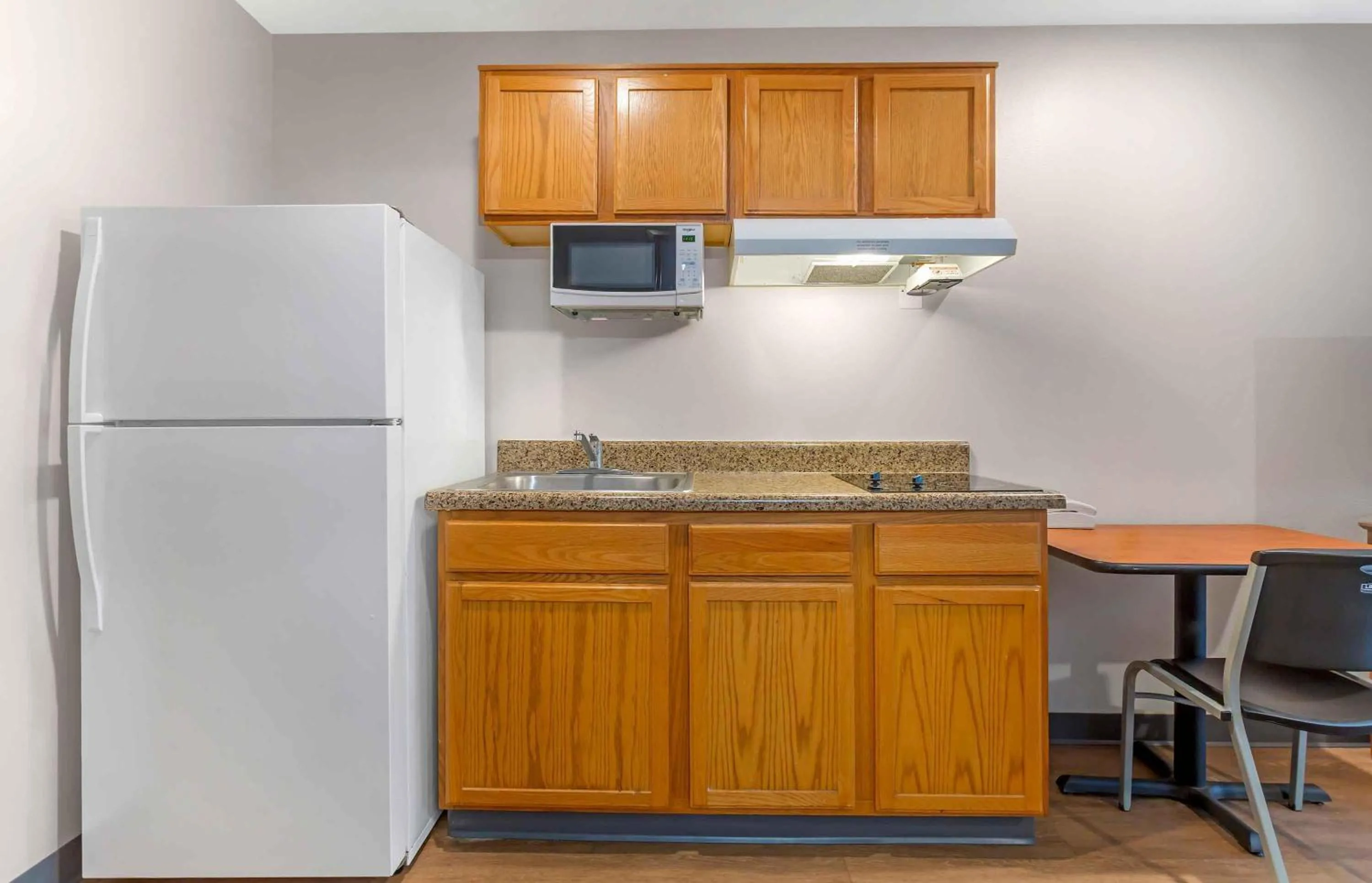 Kitchen or kitchenette in Extended Stay America Select Suites - Fort Myers - Northeast