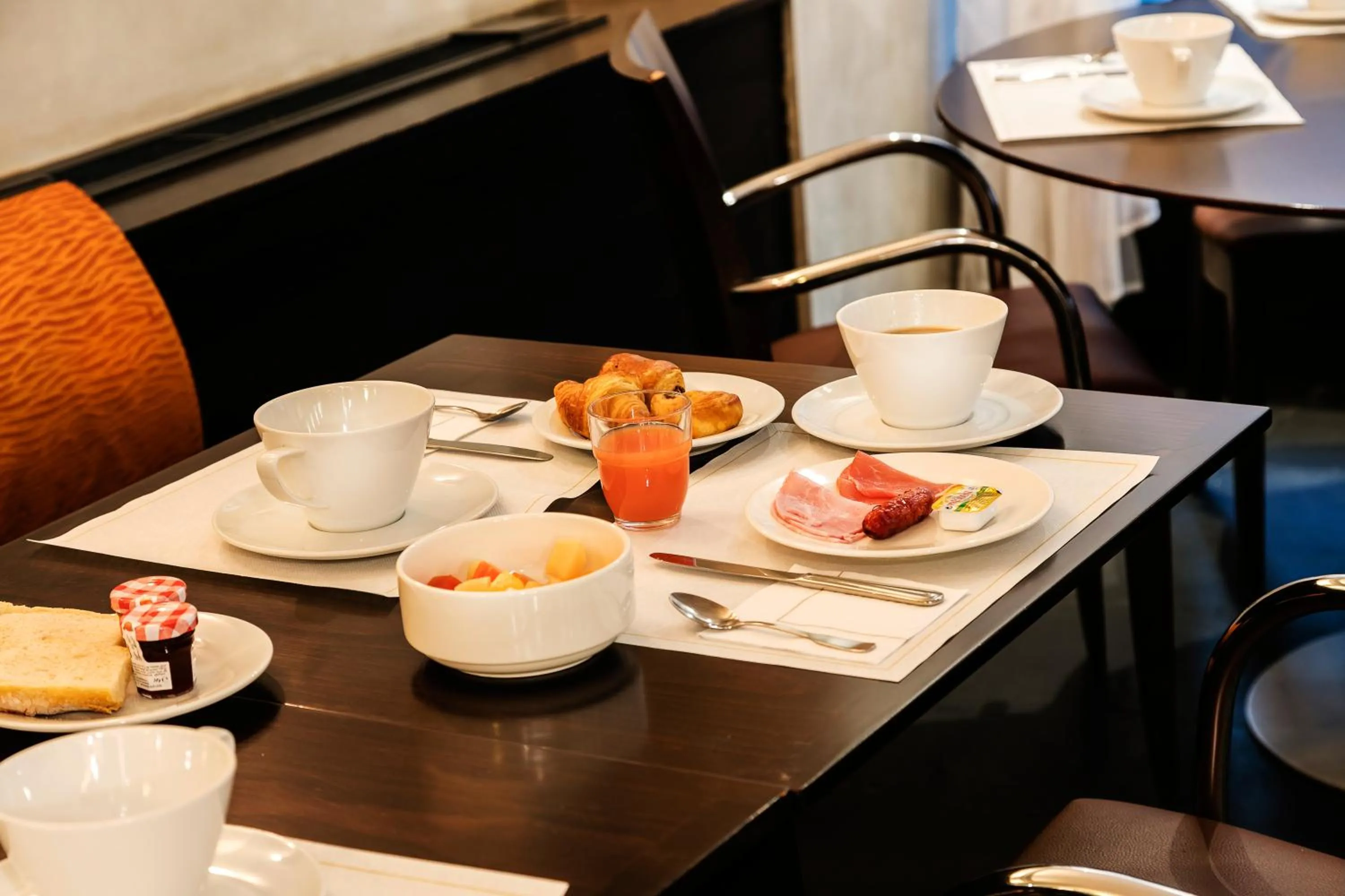 Restaurant/places to eat in Best Western Astoria