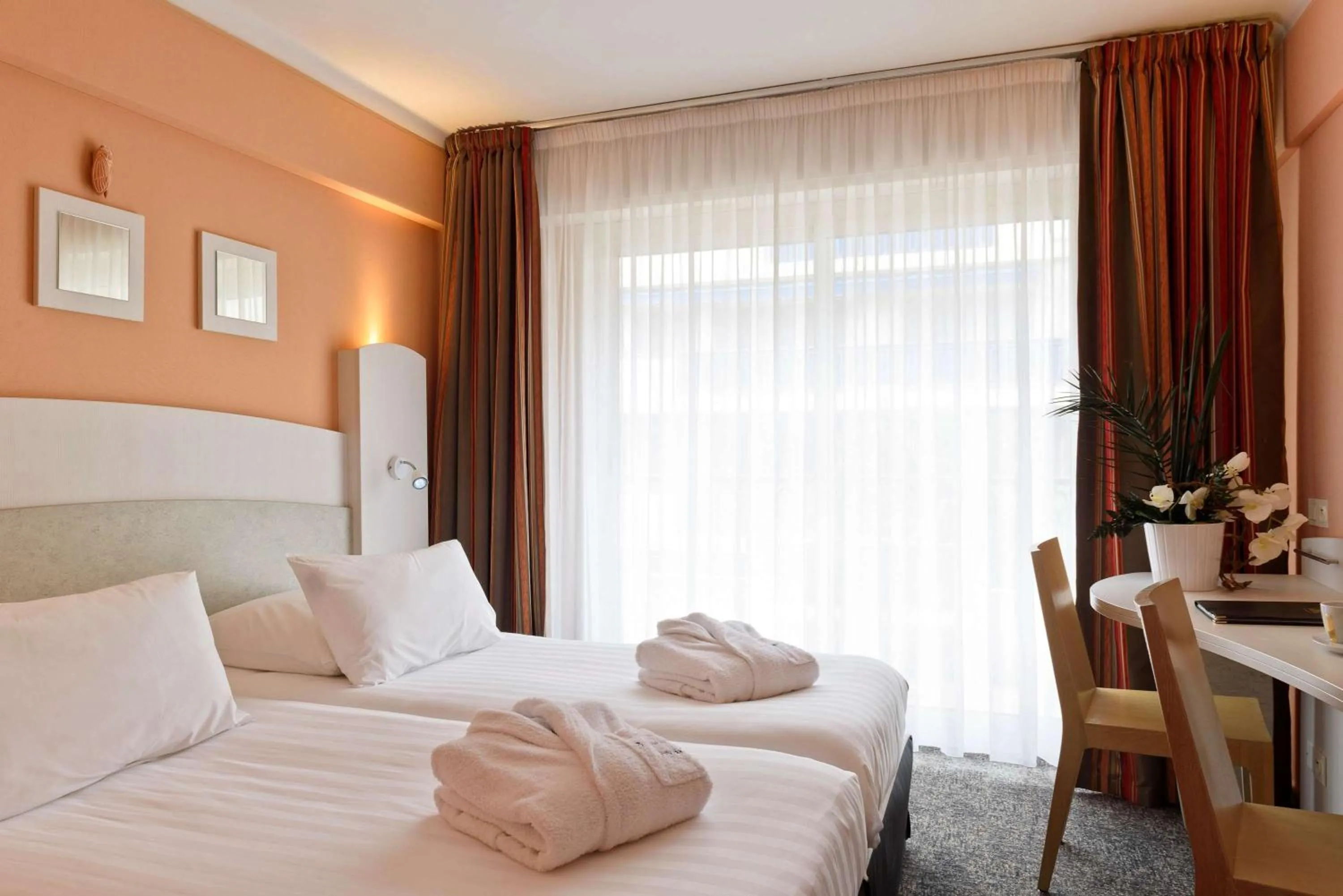 Photo of the whole room, Bed in Best Western Astoria