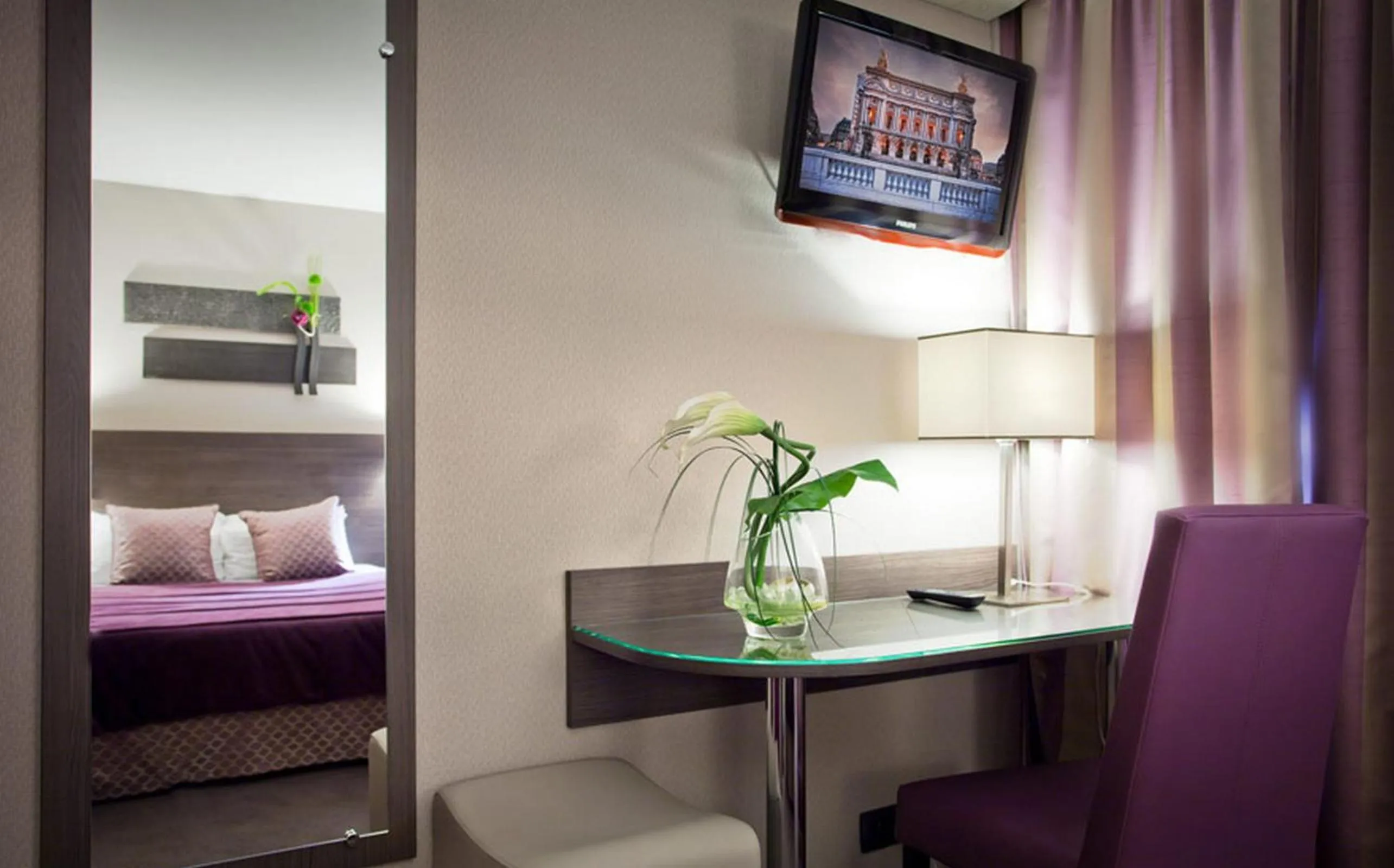 TV and multimedia, Bed in Hotel France Albion