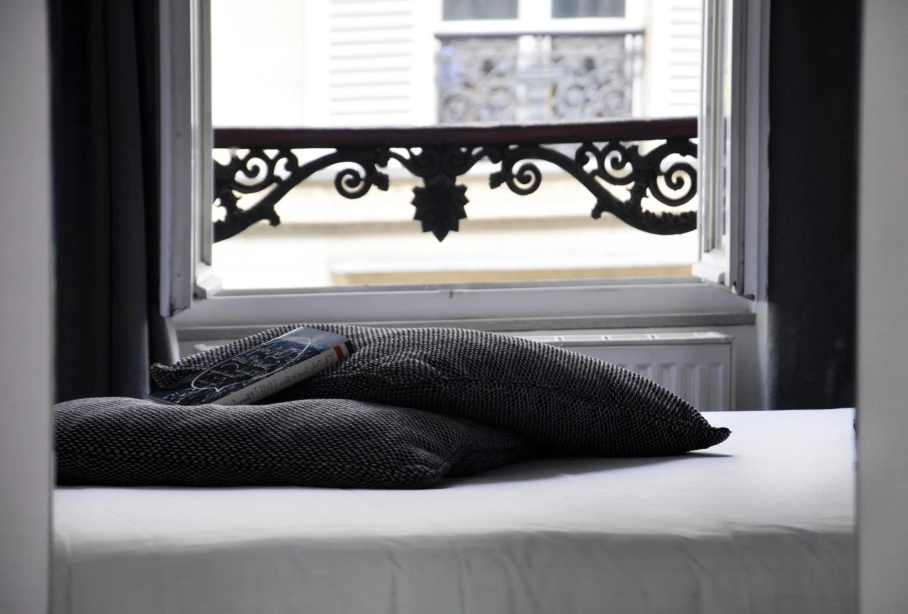 Decorative detail, Bed in Hotel France Albion