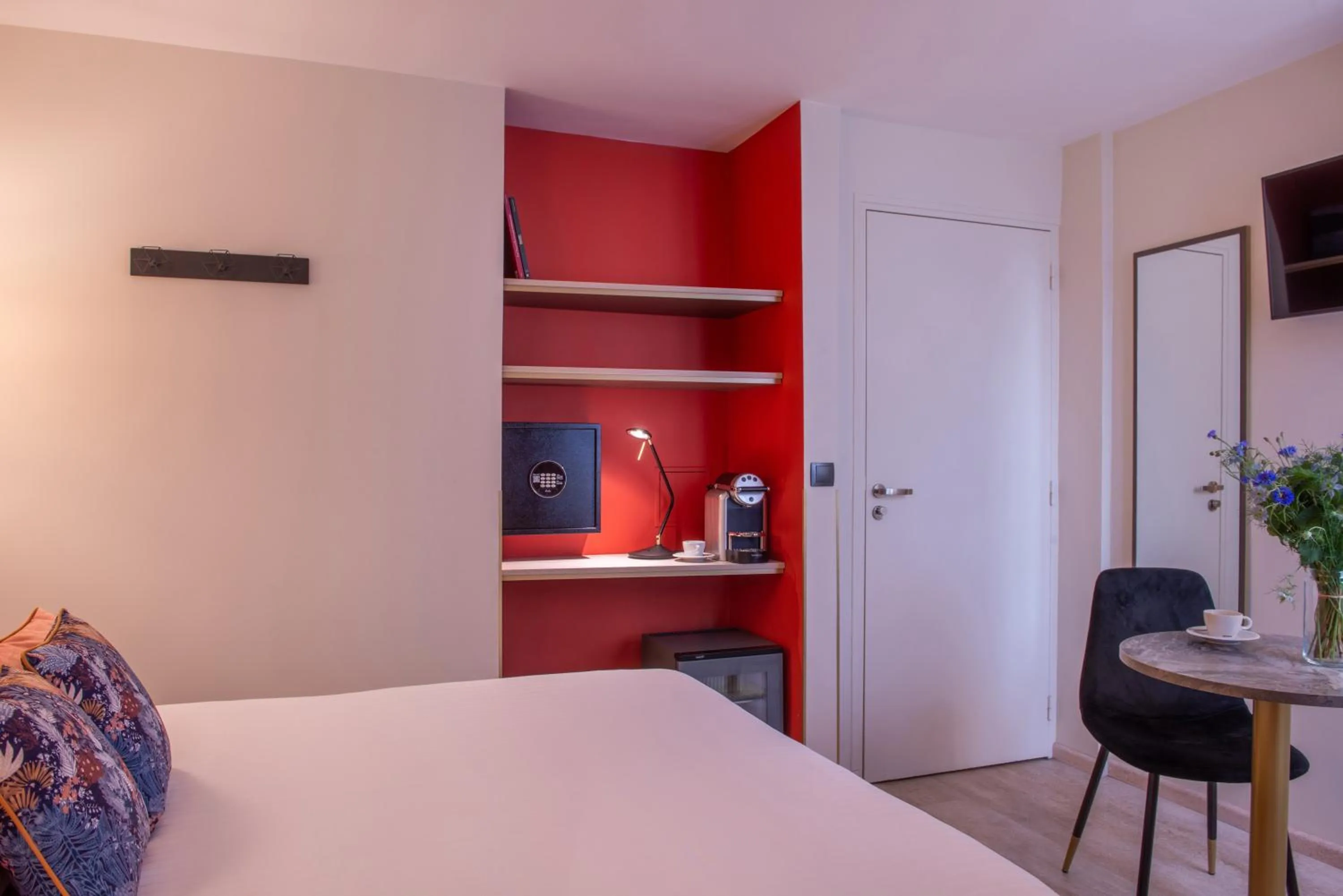 Bedroom, Bed in Hotel France Albion