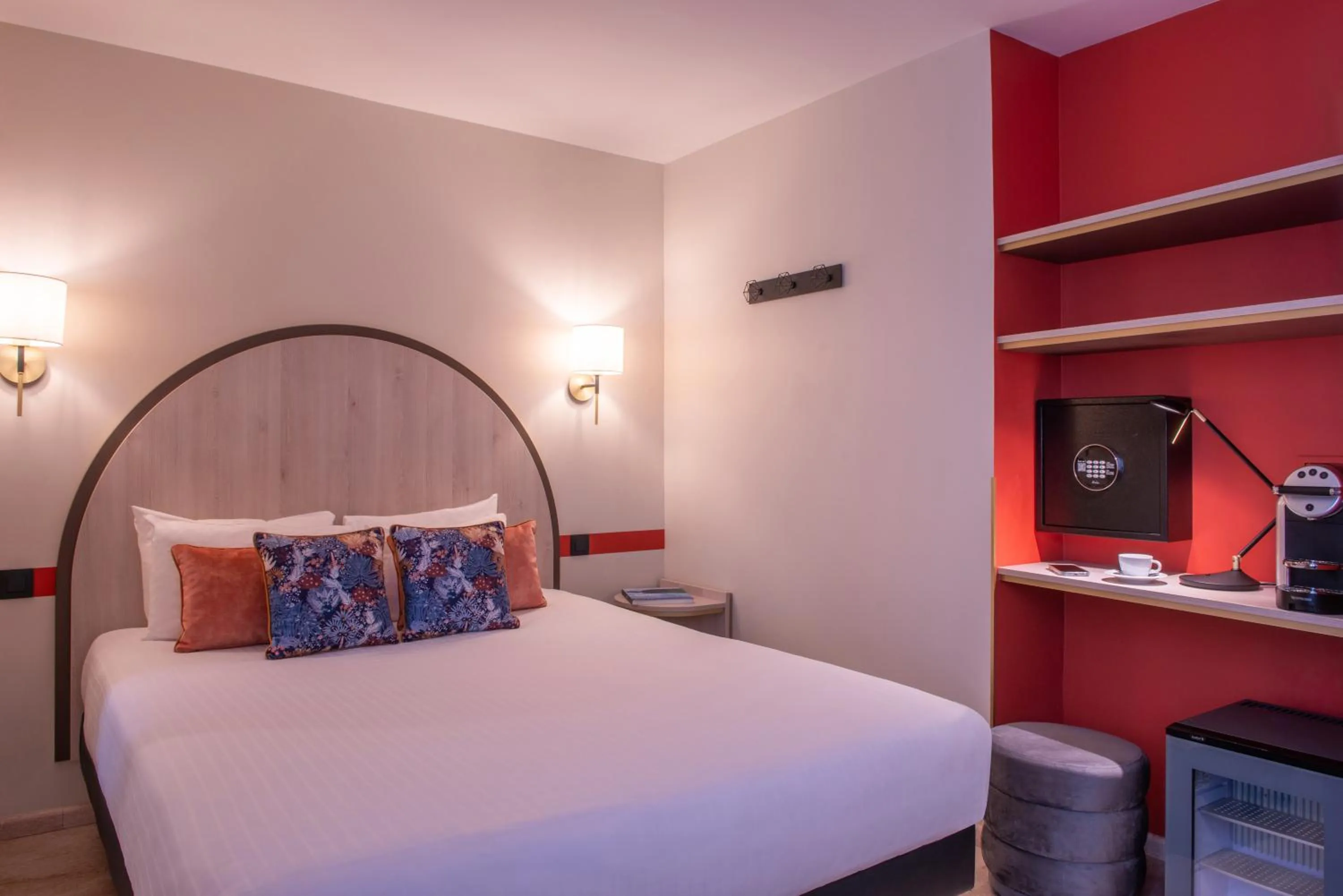 Bedroom, Bed in Hotel France Albion