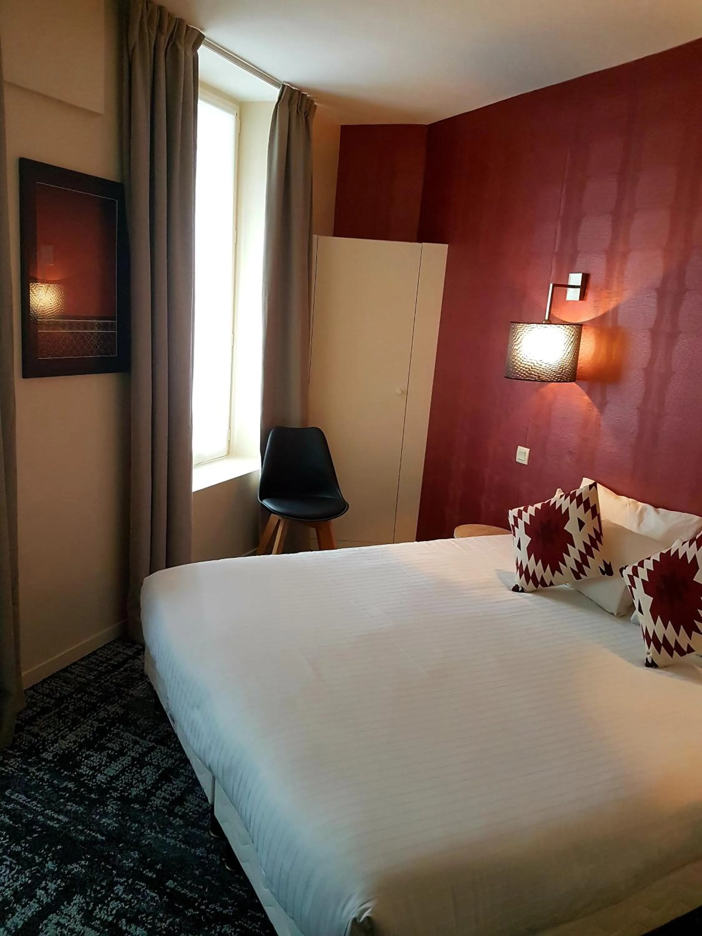 Photo of the whole room, Bed in Hotel France Albion