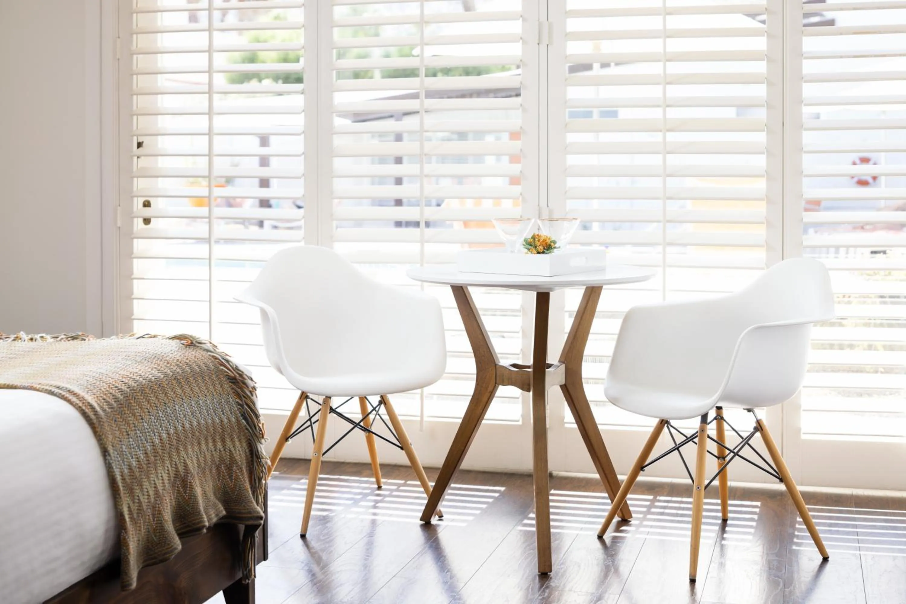 Dining area, Bed in Del Marcos Hotel