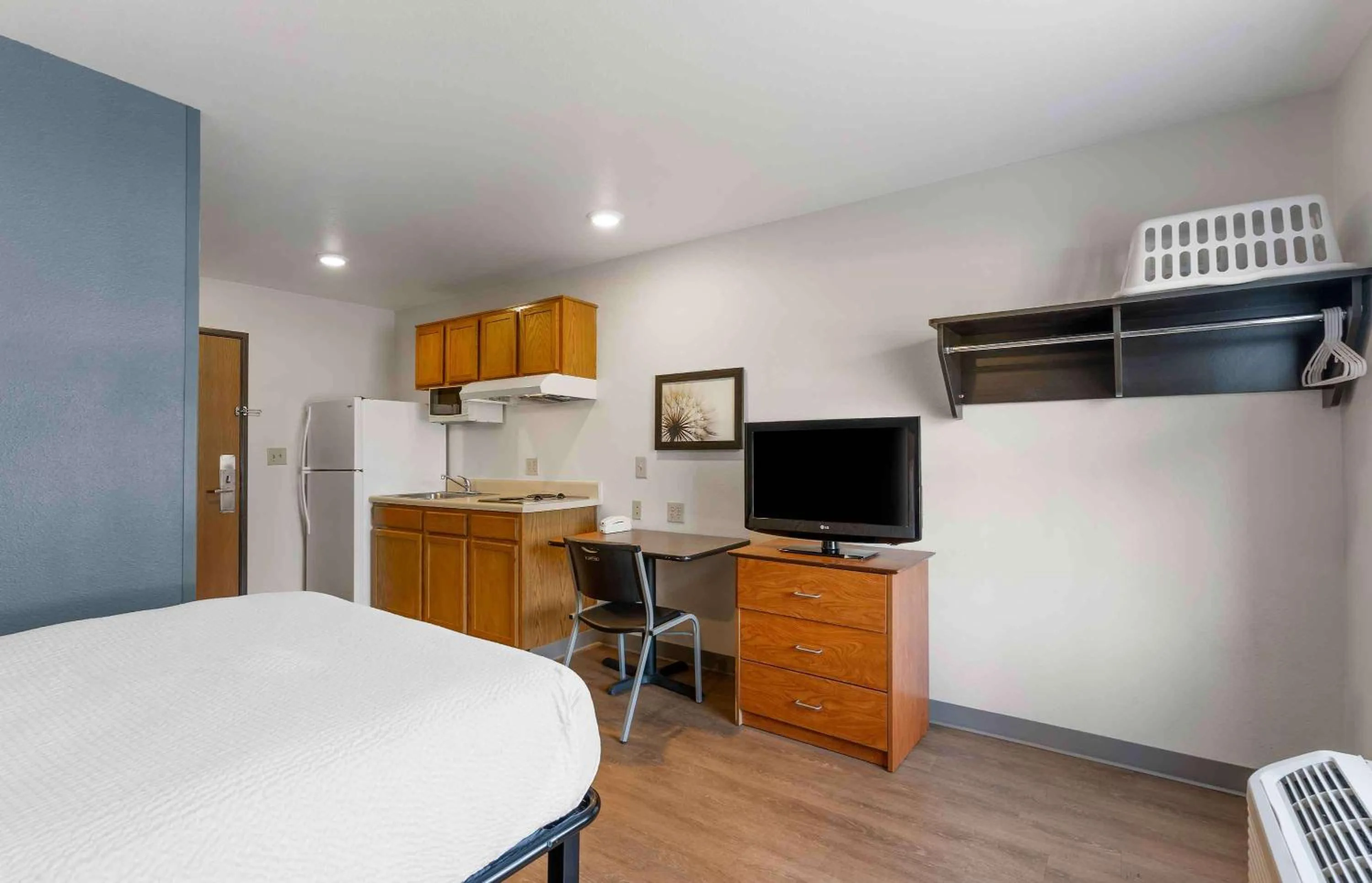 Bedroom in Extended Stay America Select Suites - Lakeland