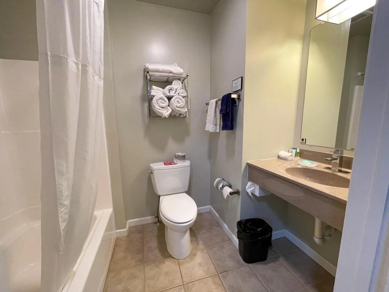 Bathroom in Hotel Dushore