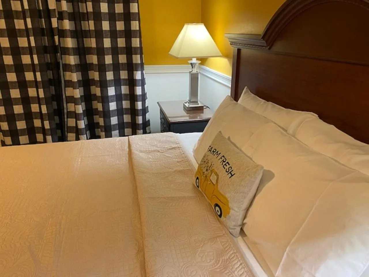 Bed in Hotel Dushore