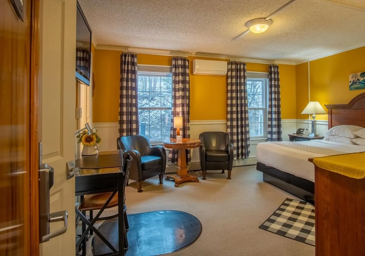 Dining area in Hotel Dushore