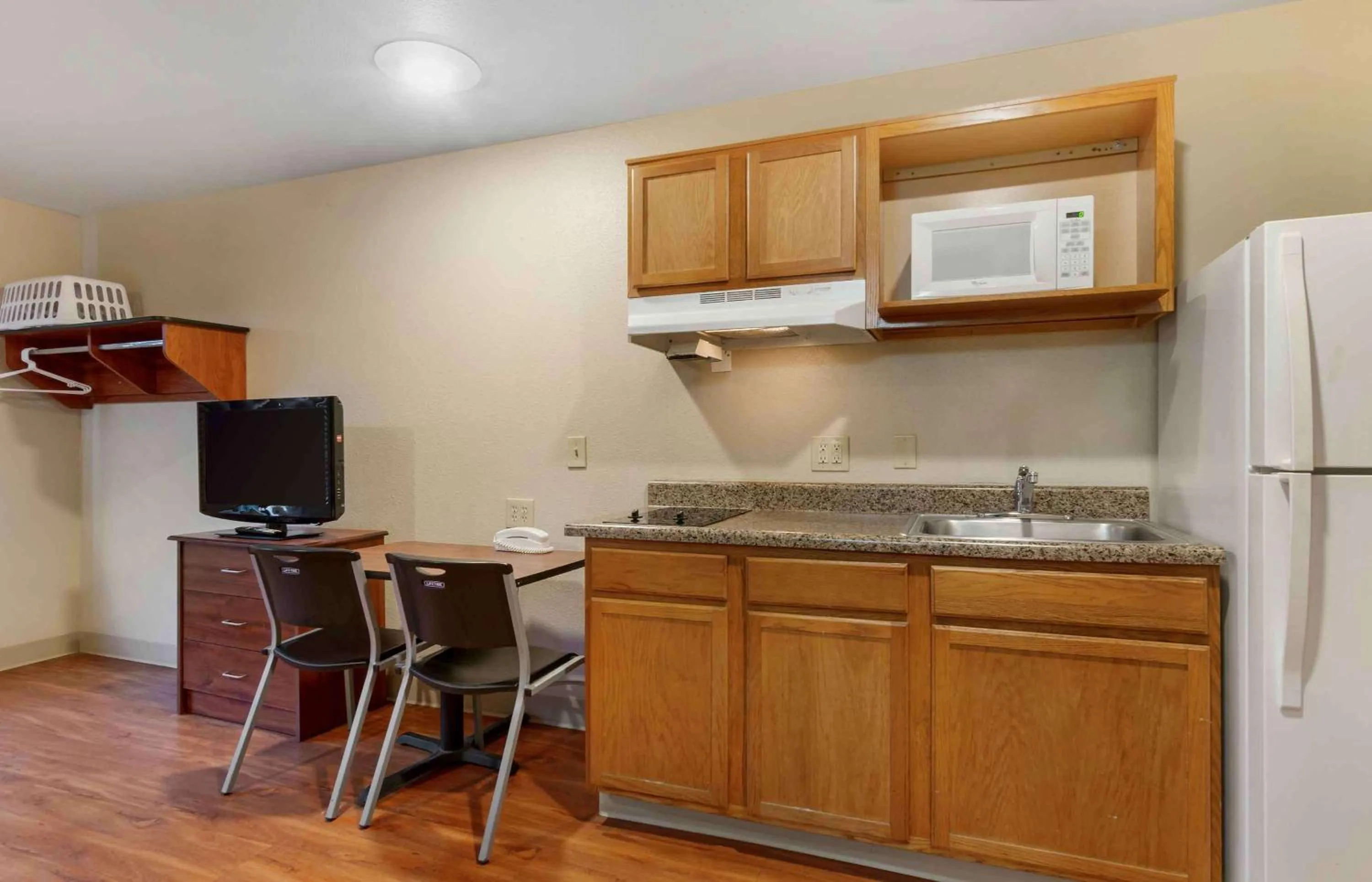 Bedroom in Extended Stay America Select Suites - Kansas City - South - I-49