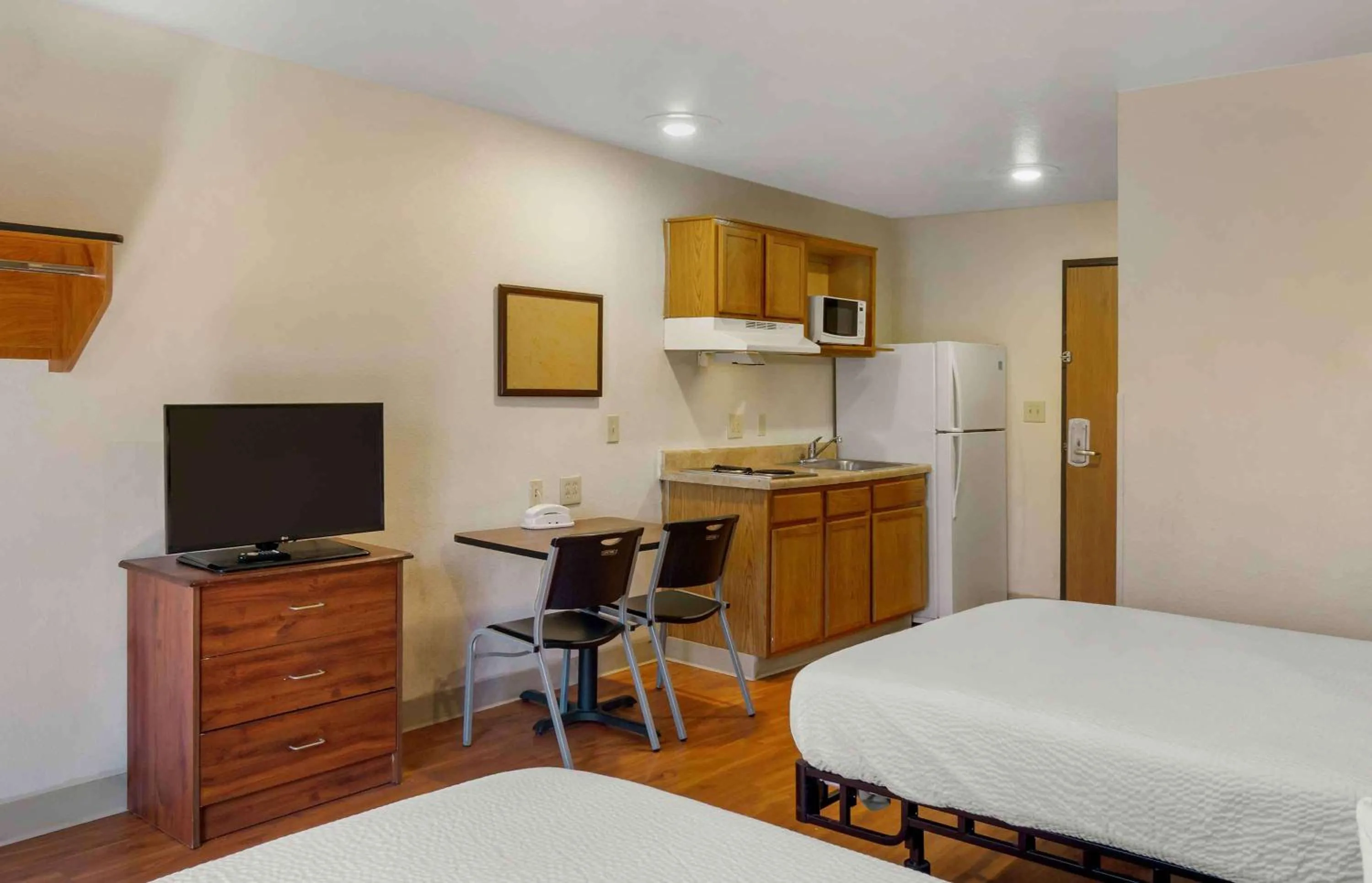 Bedroom in Extended Stay America Select Suites - Kansas City - South - I-49