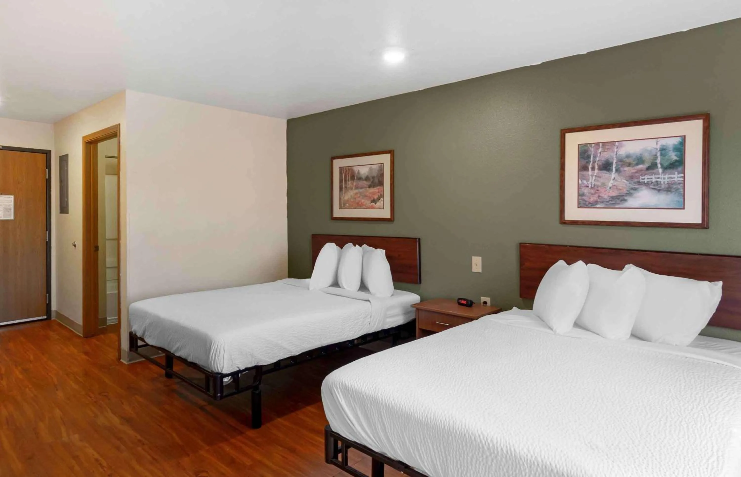 Bedroom, Bed in Extended Stay America Select Suites - Kansas City - South - I-49
