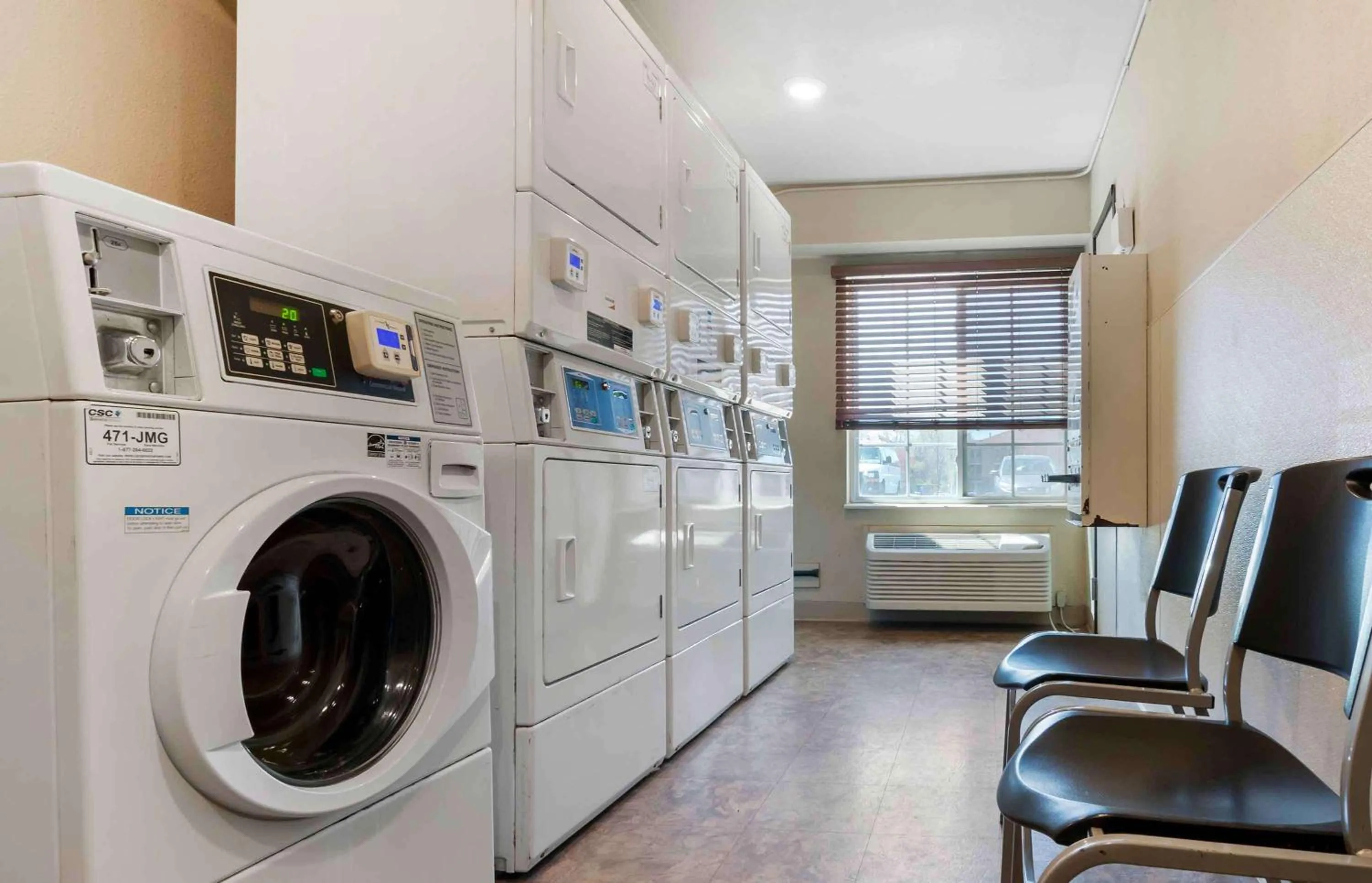 Property building in Extended Stay America Select Suites - Kansas City - South - I-49