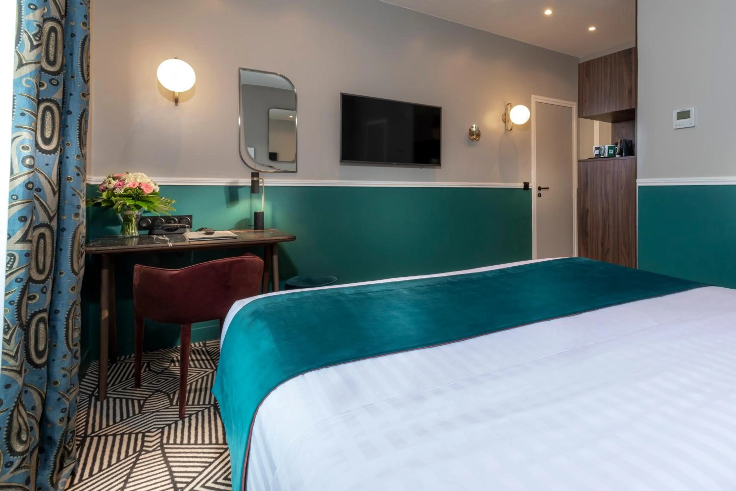 Bed in Hotel Elysa-Luxembourg