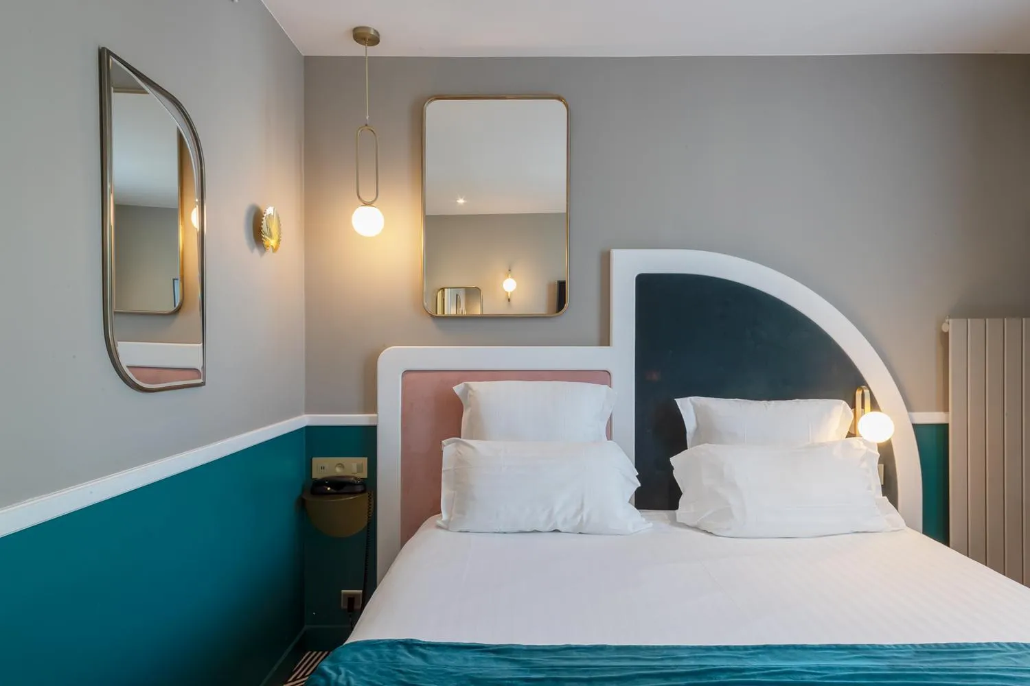 Bed in Hotel Elysa-Luxembourg