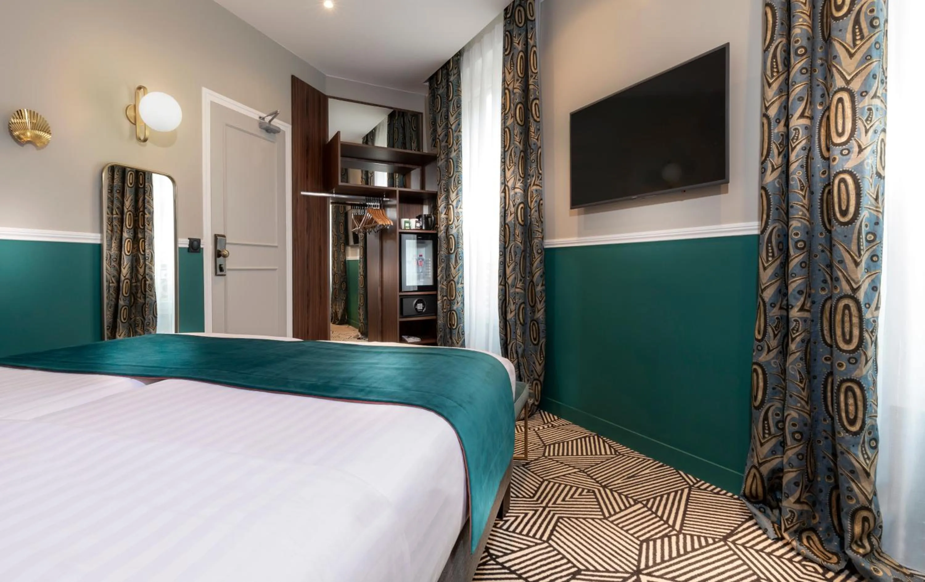 Bed in Hotel Elysa-Luxembourg