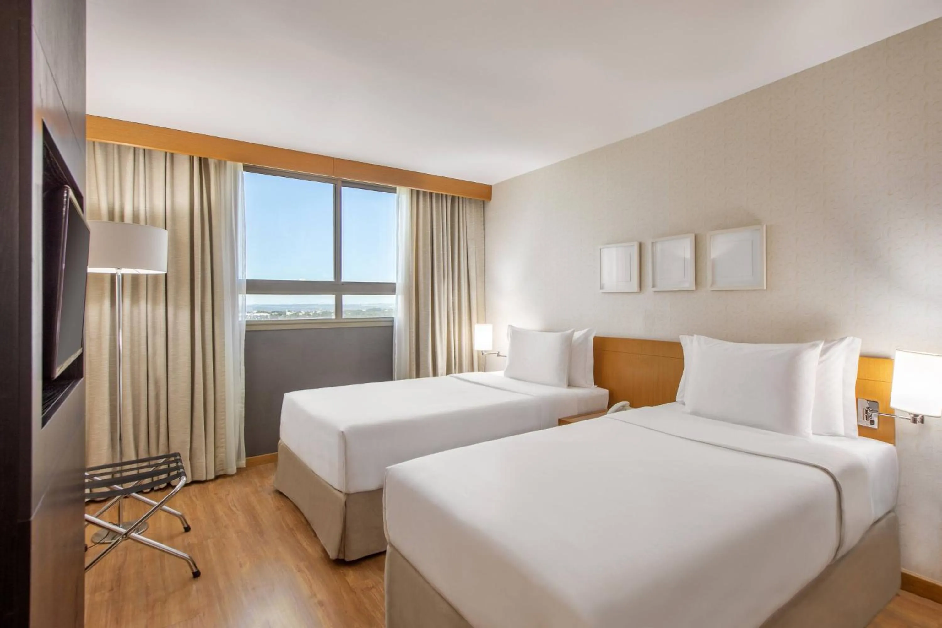 Property building, Bed in Hotel Brasil 21 Suites Affiliated by Meliá