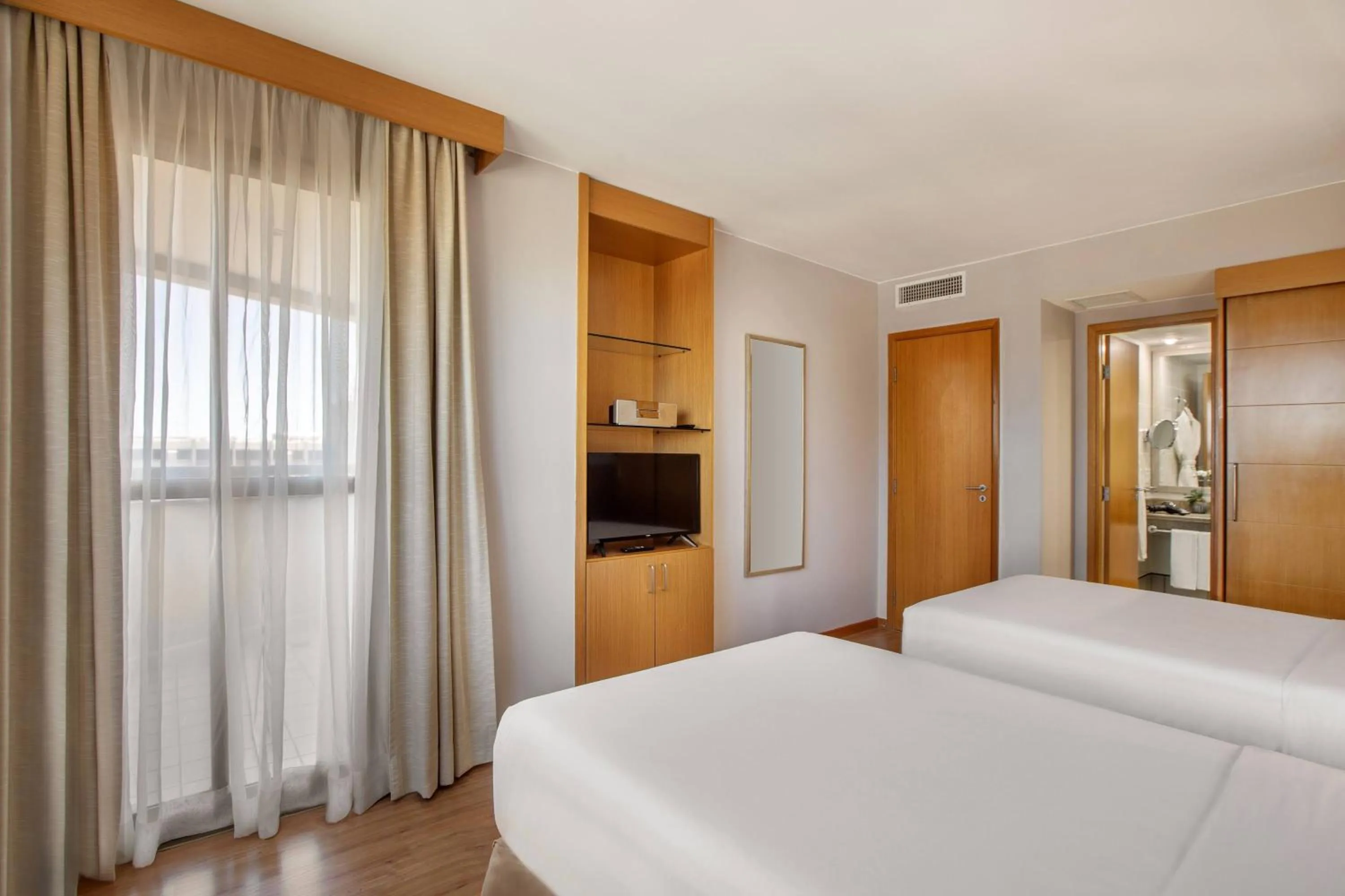 Property building, Bed in Hotel Brasil 21 Suites Affiliated by Meliá