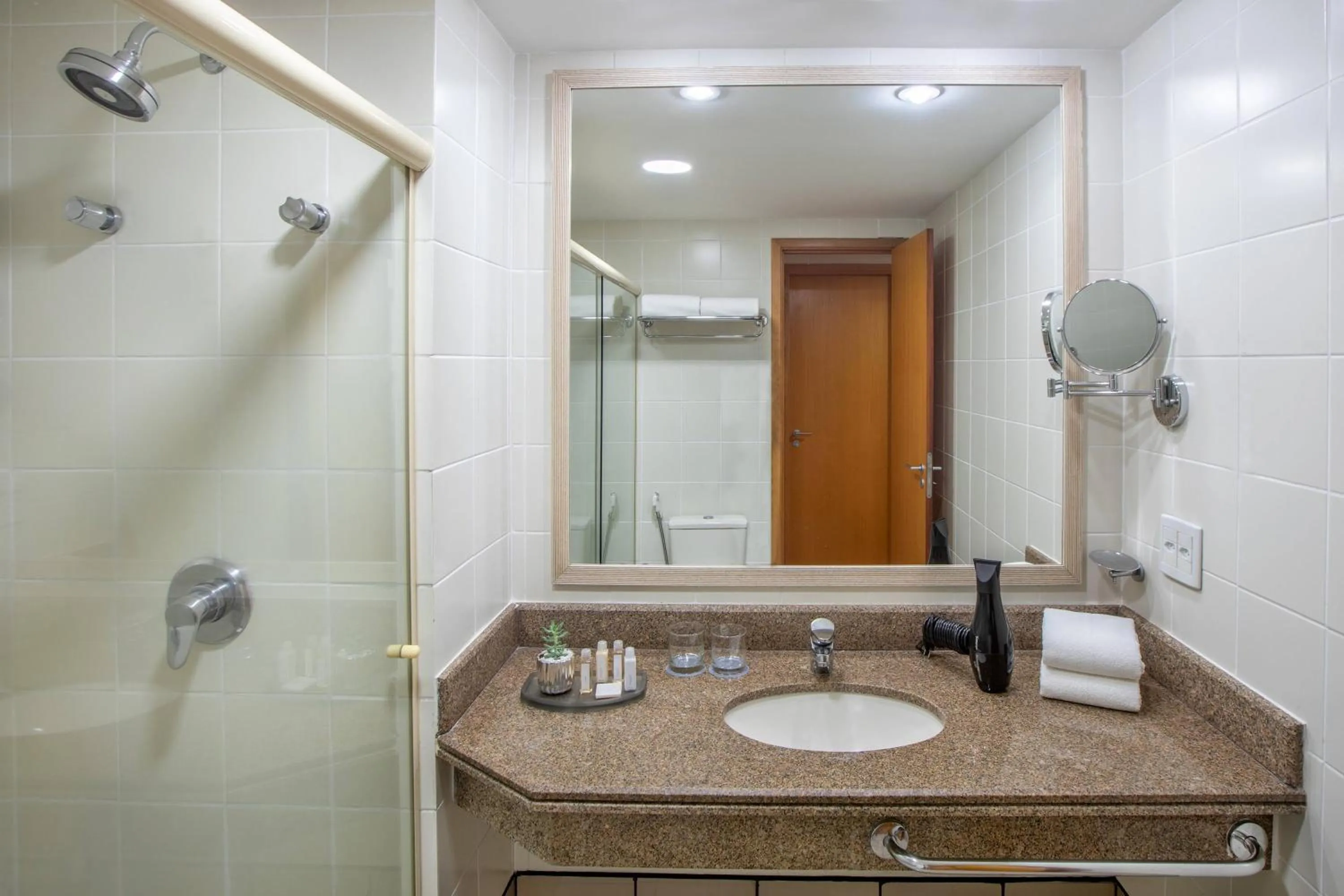 Shower in Hotel Brasil 21 Suites Affiliated by Meliá