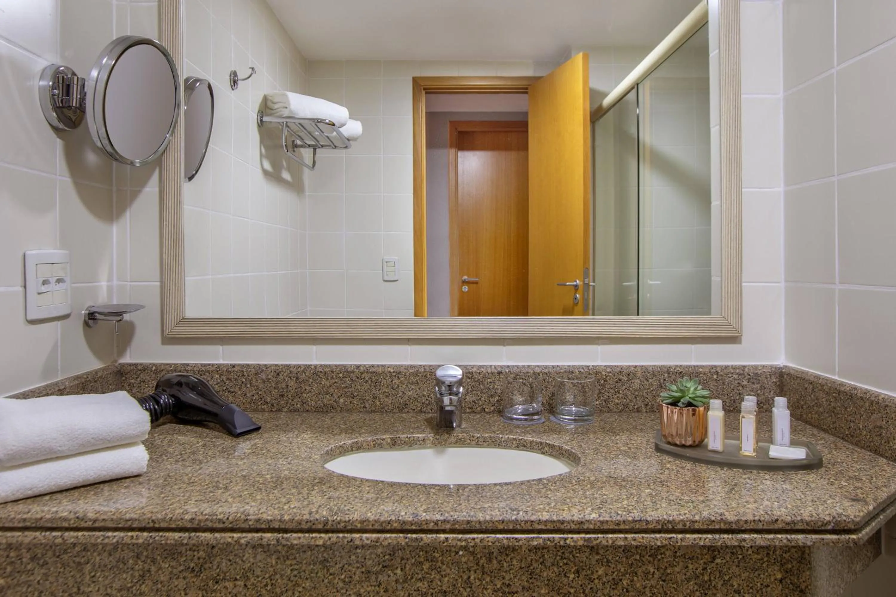 Bathroom in Hotel Brasil 21 Suites Affiliated by Meliá