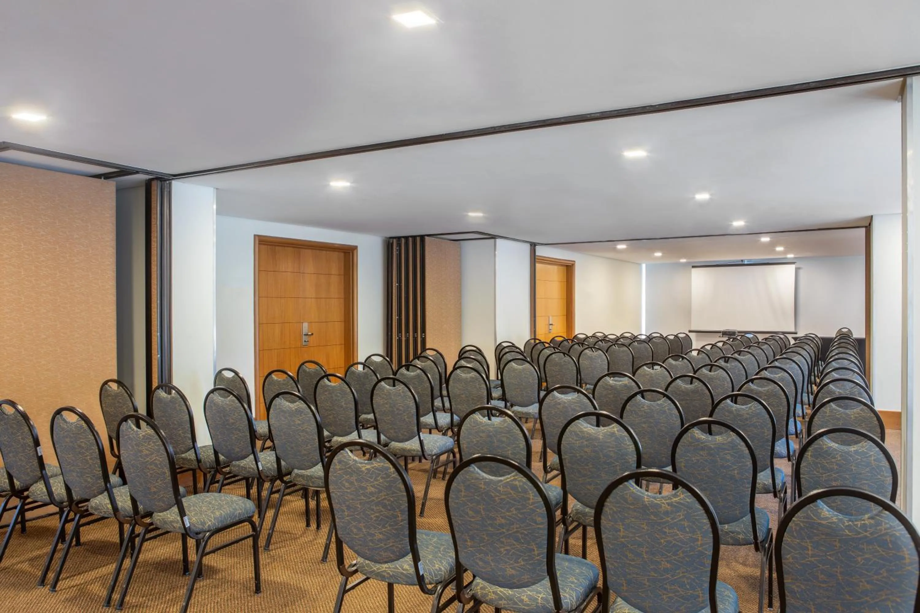 Meeting/conference room in Brasil 21 Suites Affiliated by Meliá