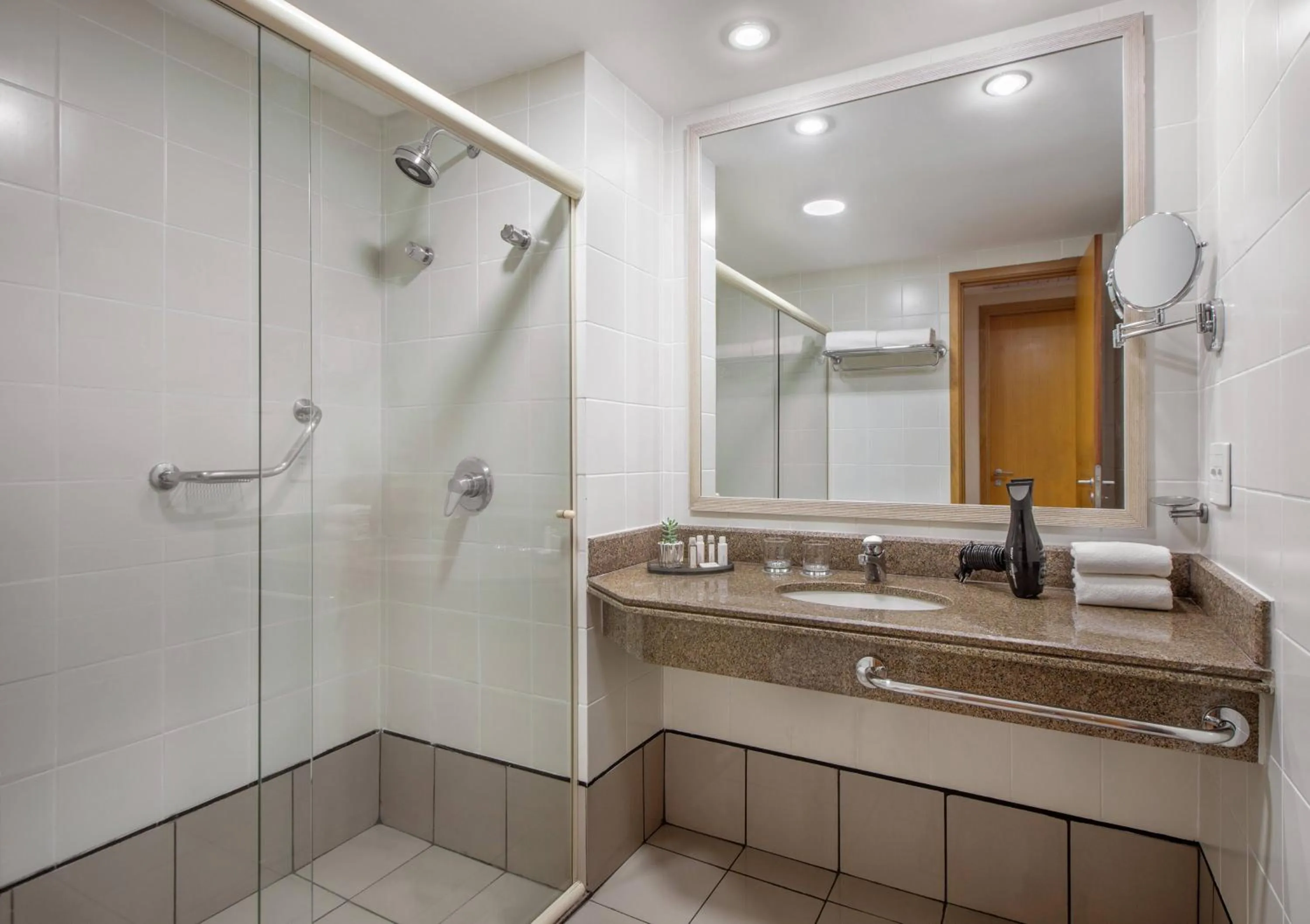 Shower in Hotel Brasil 21 Suites Affiliated by Meliá