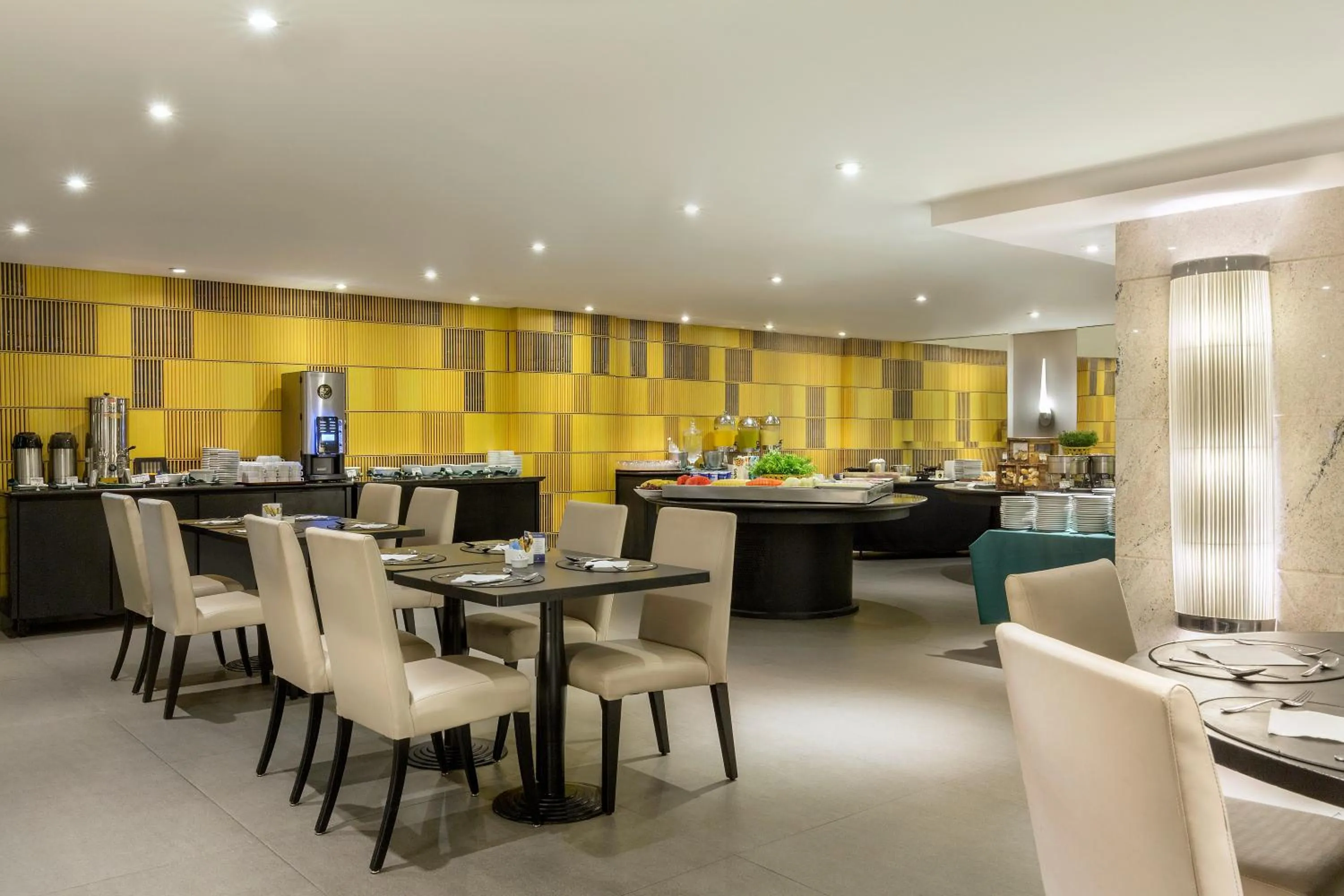 Restaurant/places to eat in Brasil 21 Suites Affiliated by Meliá