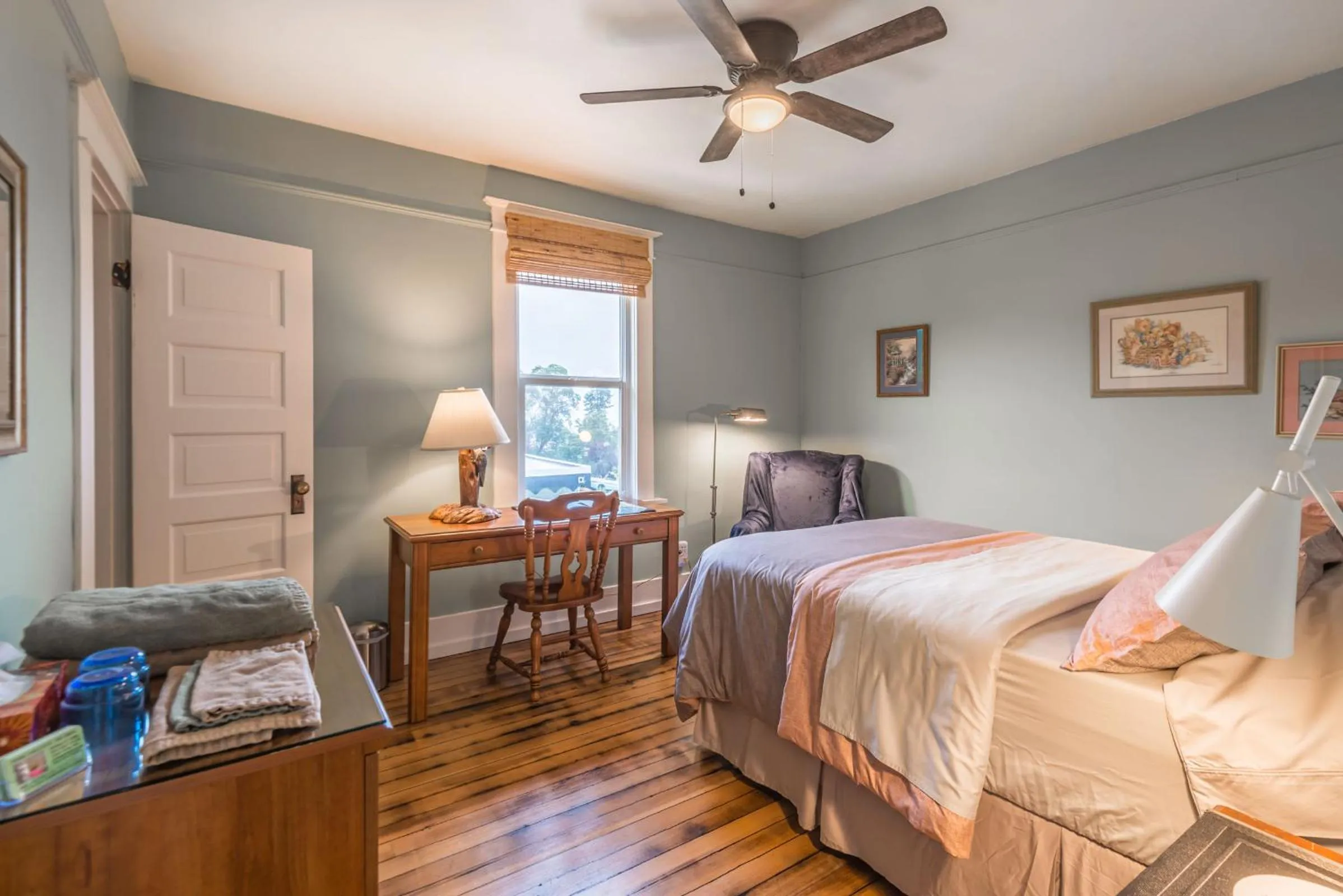 Photo of the whole room, Bed in Outdoor Lovers