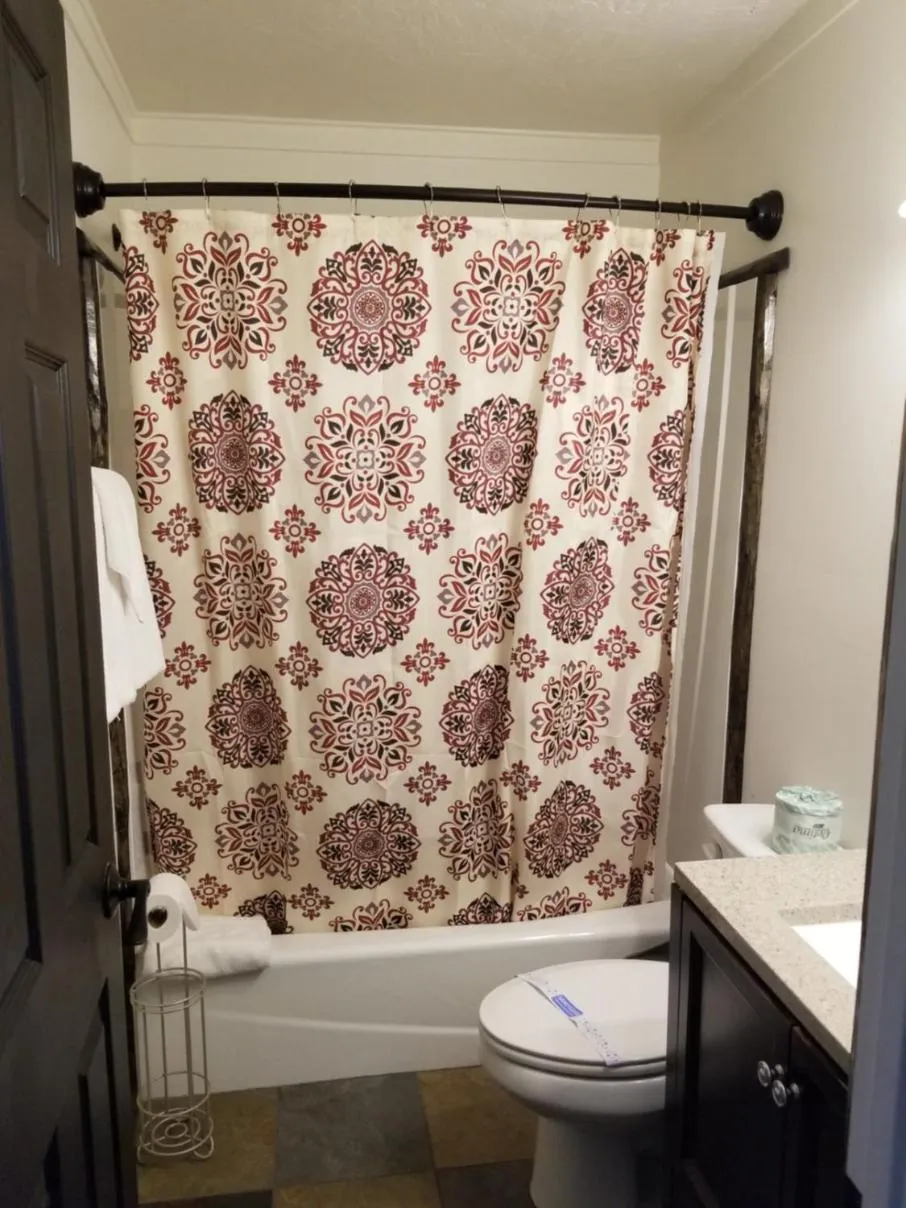 Shower in Timberline Lodge