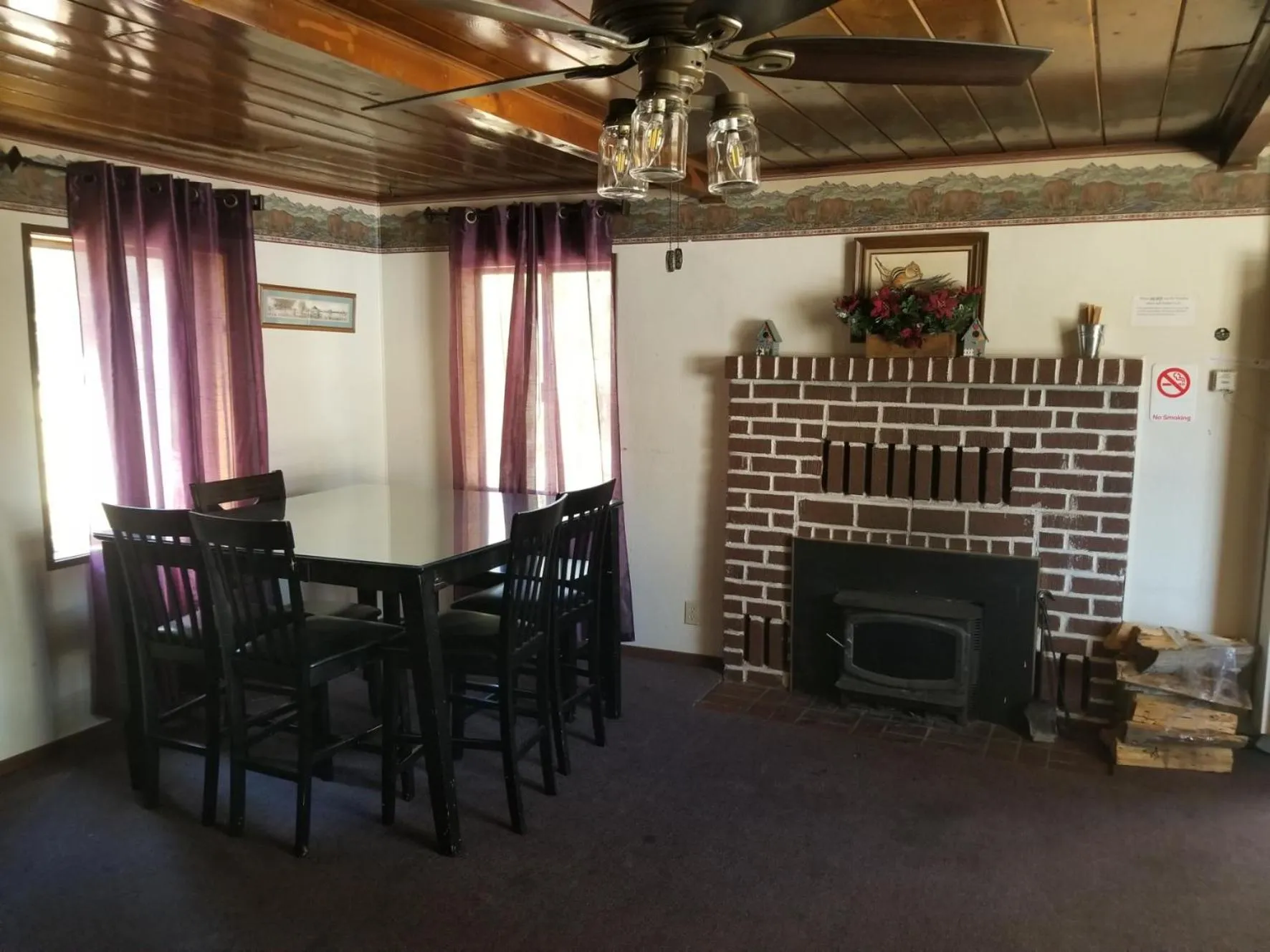 Dining area in Timberline Lodge