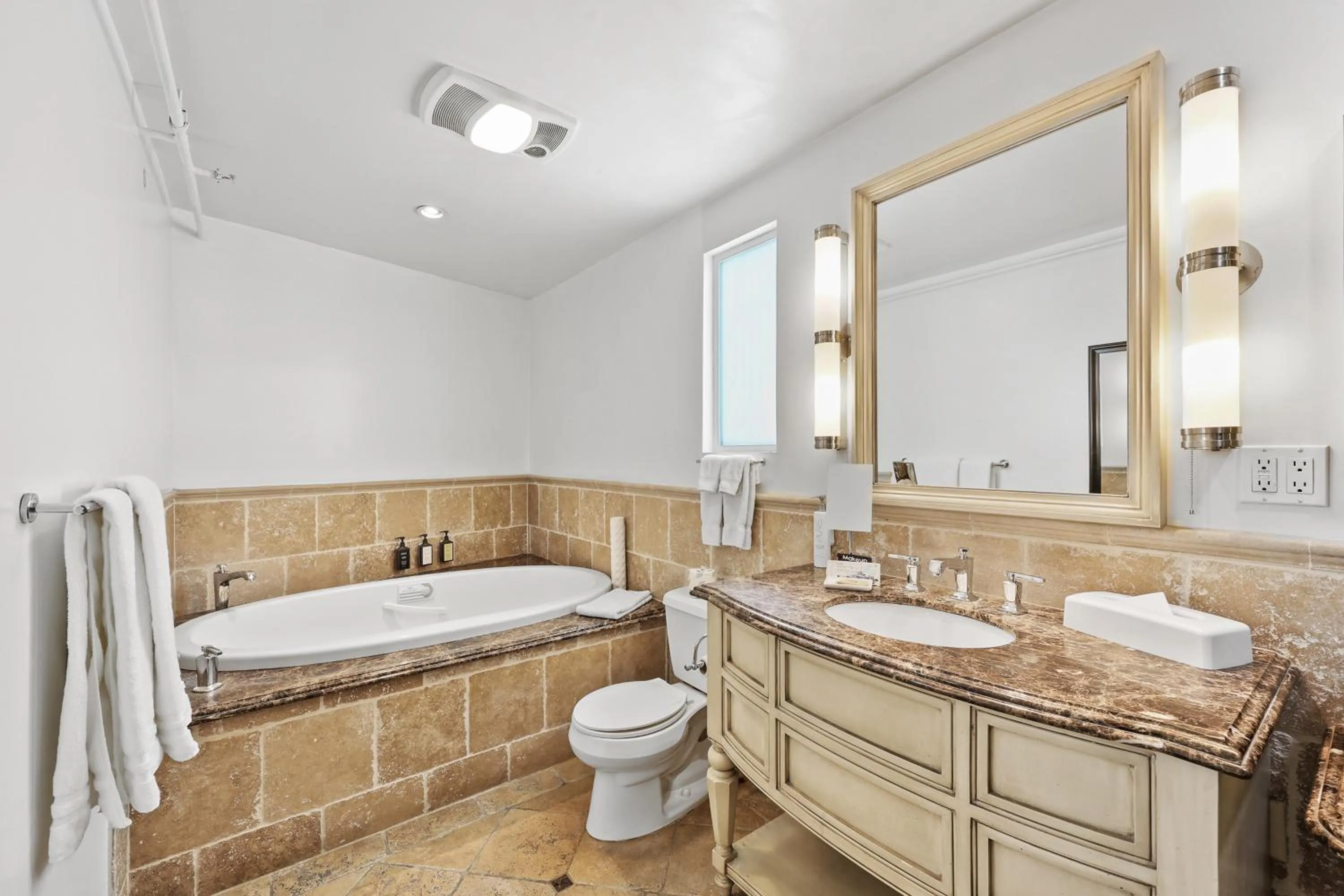 Bathroom in Catalina Courtyard Suites