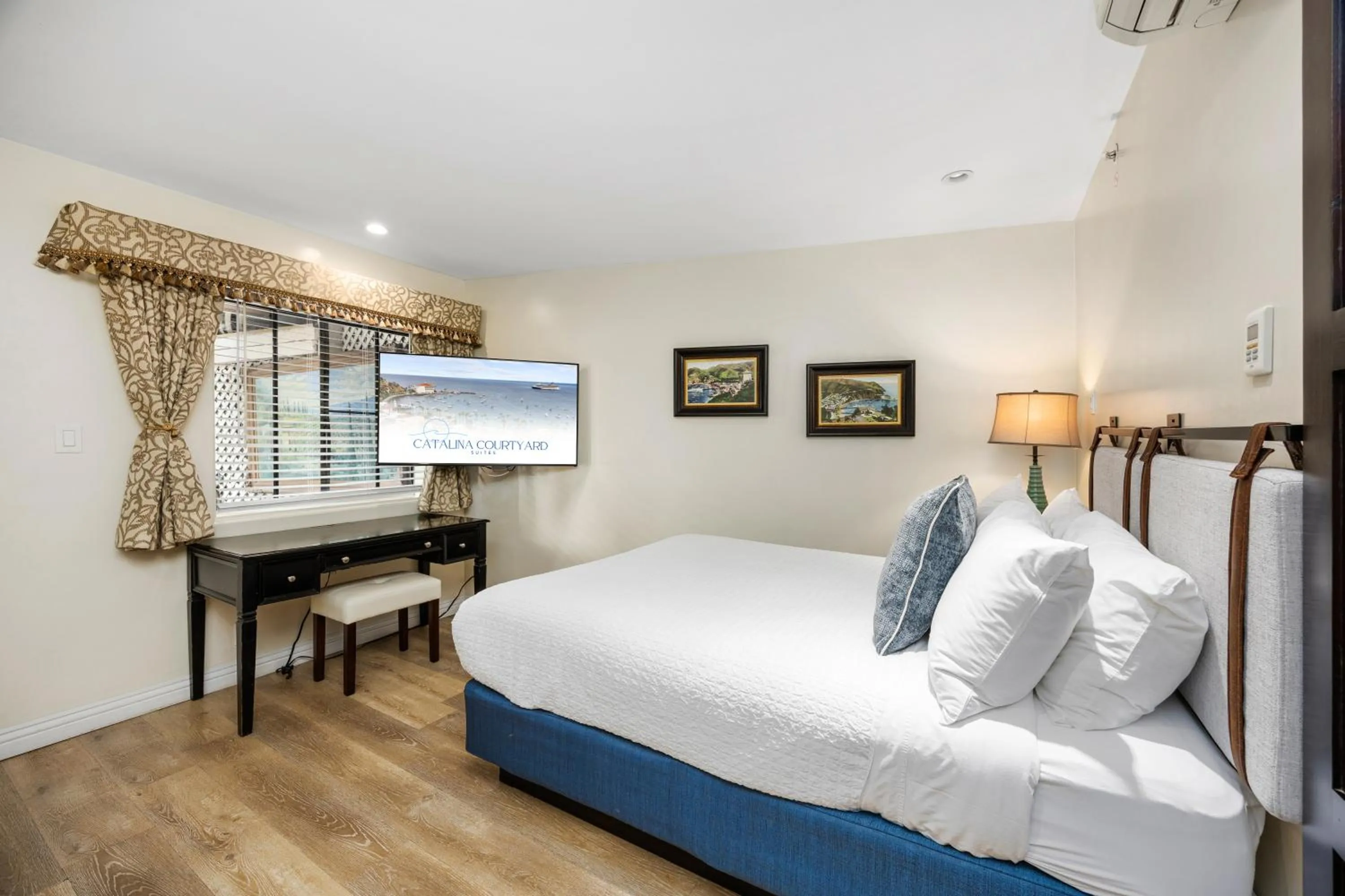 Bedroom, Bed in Catalina Courtyard Suites