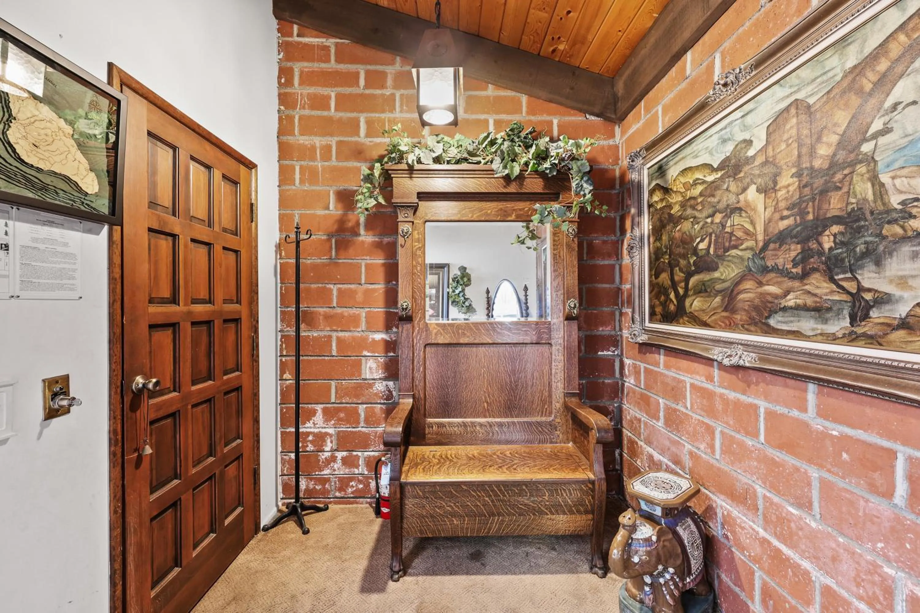 Seating area in Catalina Courtyard Suites