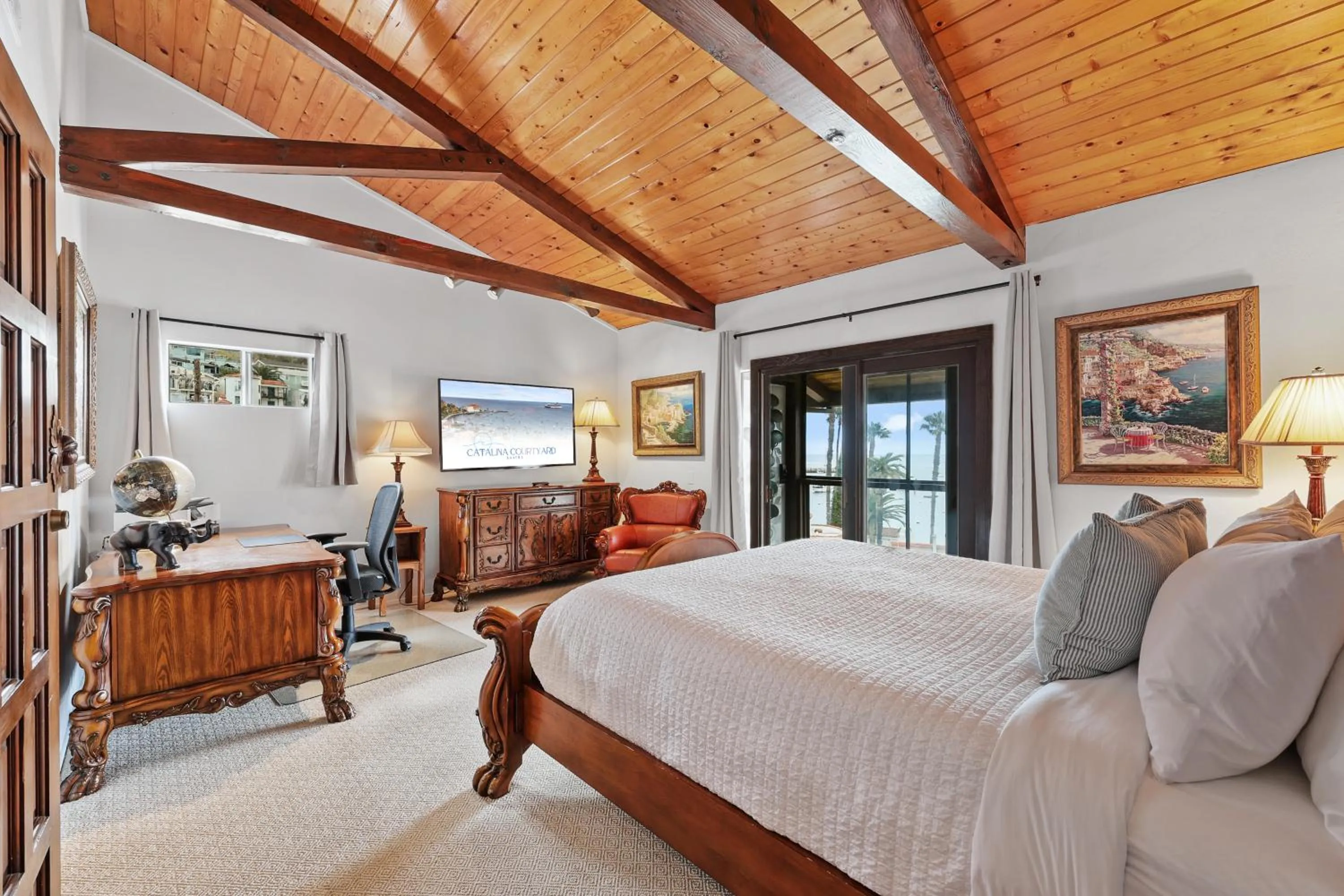 Bedroom, Bed in Catalina Courtyard Suites