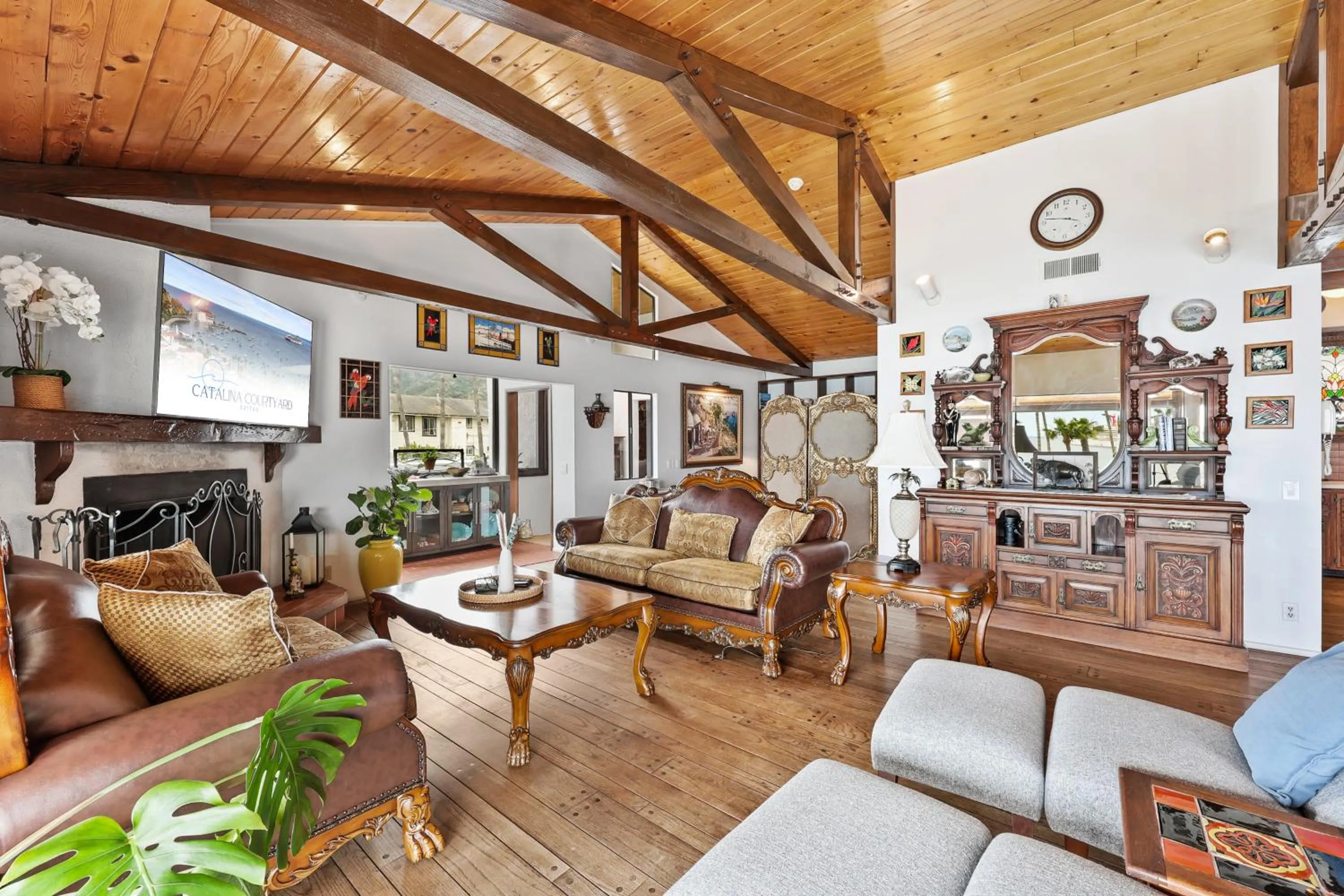 Living room in Catalina Courtyard Suites