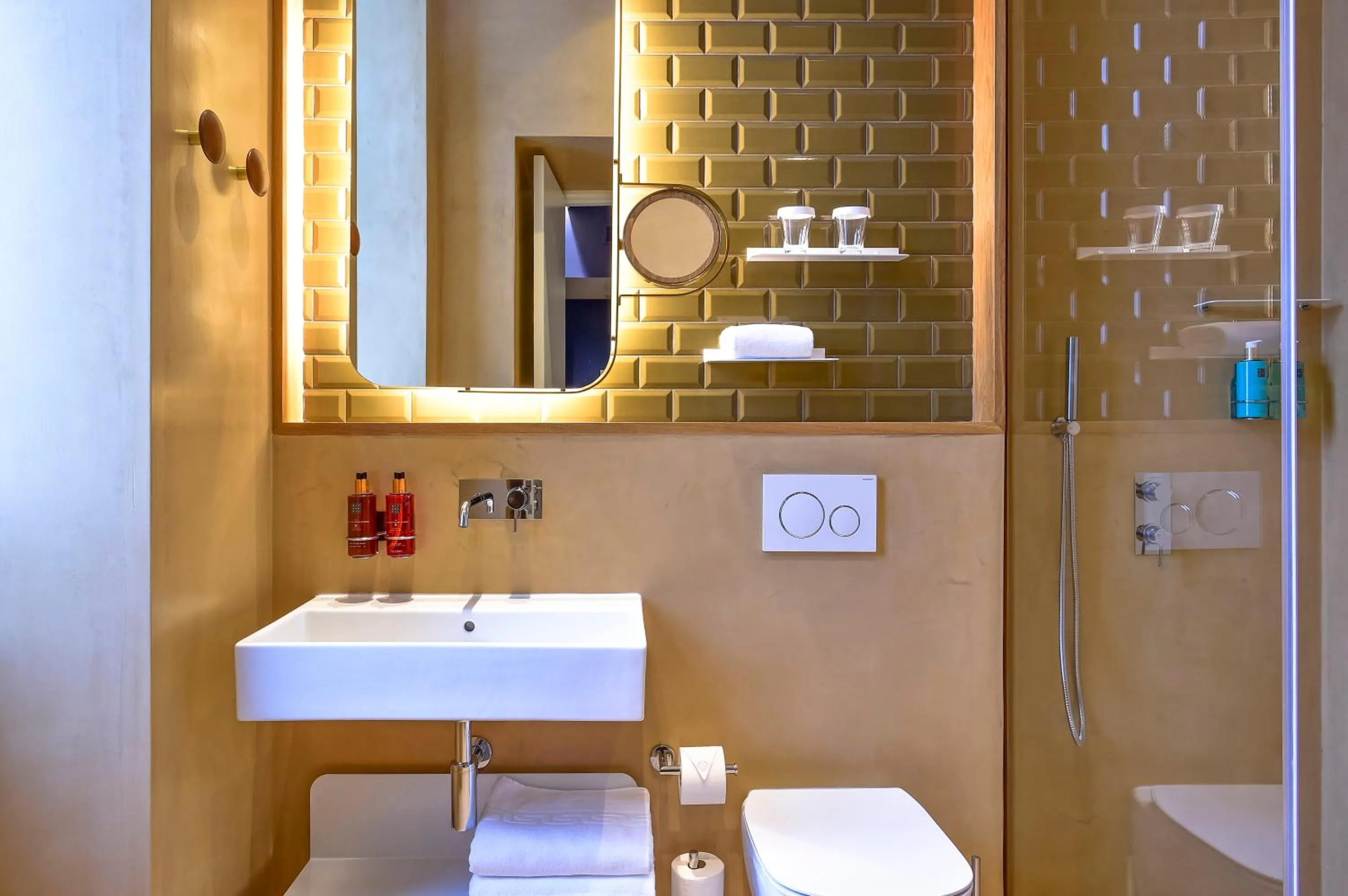 Toilet in My Story Hotel Figueira