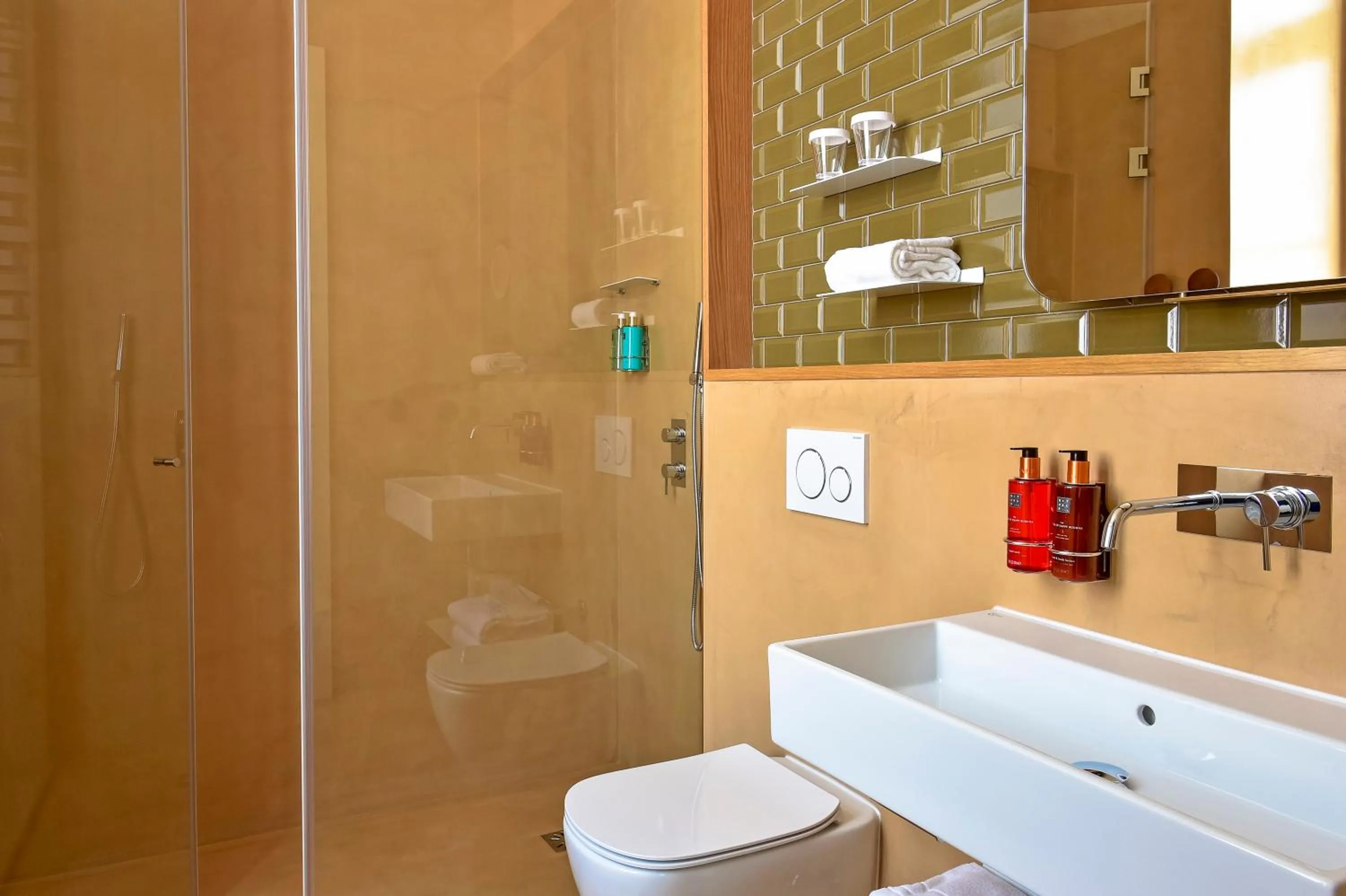 Toilet in My Story Hotel Figueira