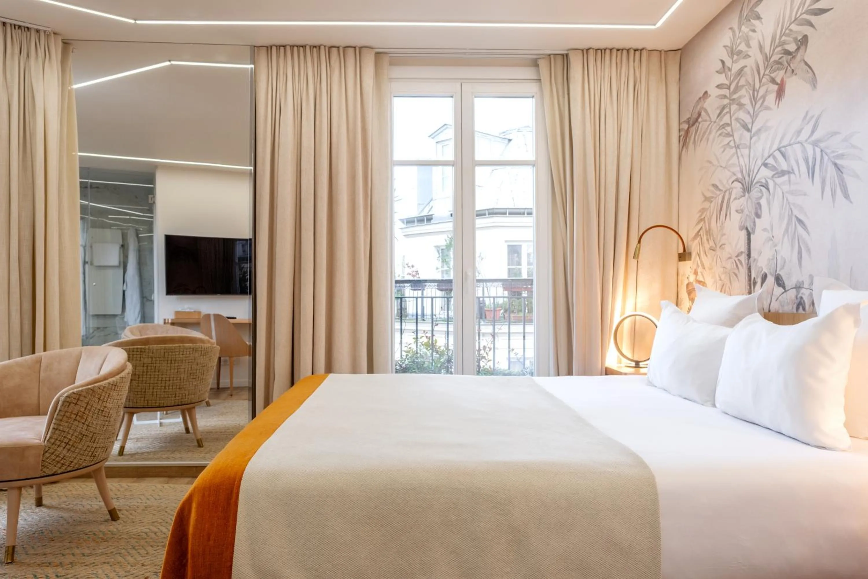 Photo of the whole room, Bed in Grand Hotel Saint Michel