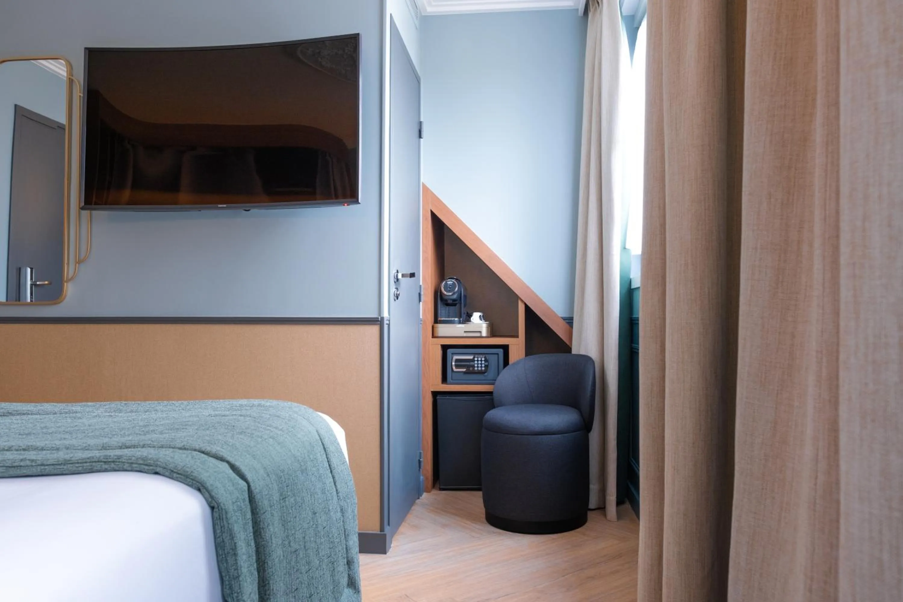 Bed in Grand Hotel Saint Michel