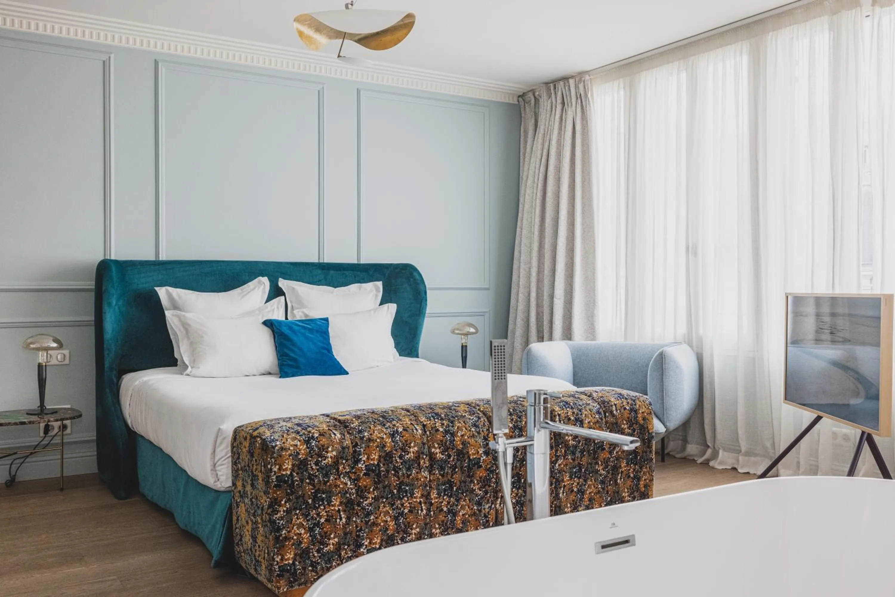 Bedroom, Bed in Hôtel Singulier Bordeaux - Boutique Hôtel & Spa Anne Semonin