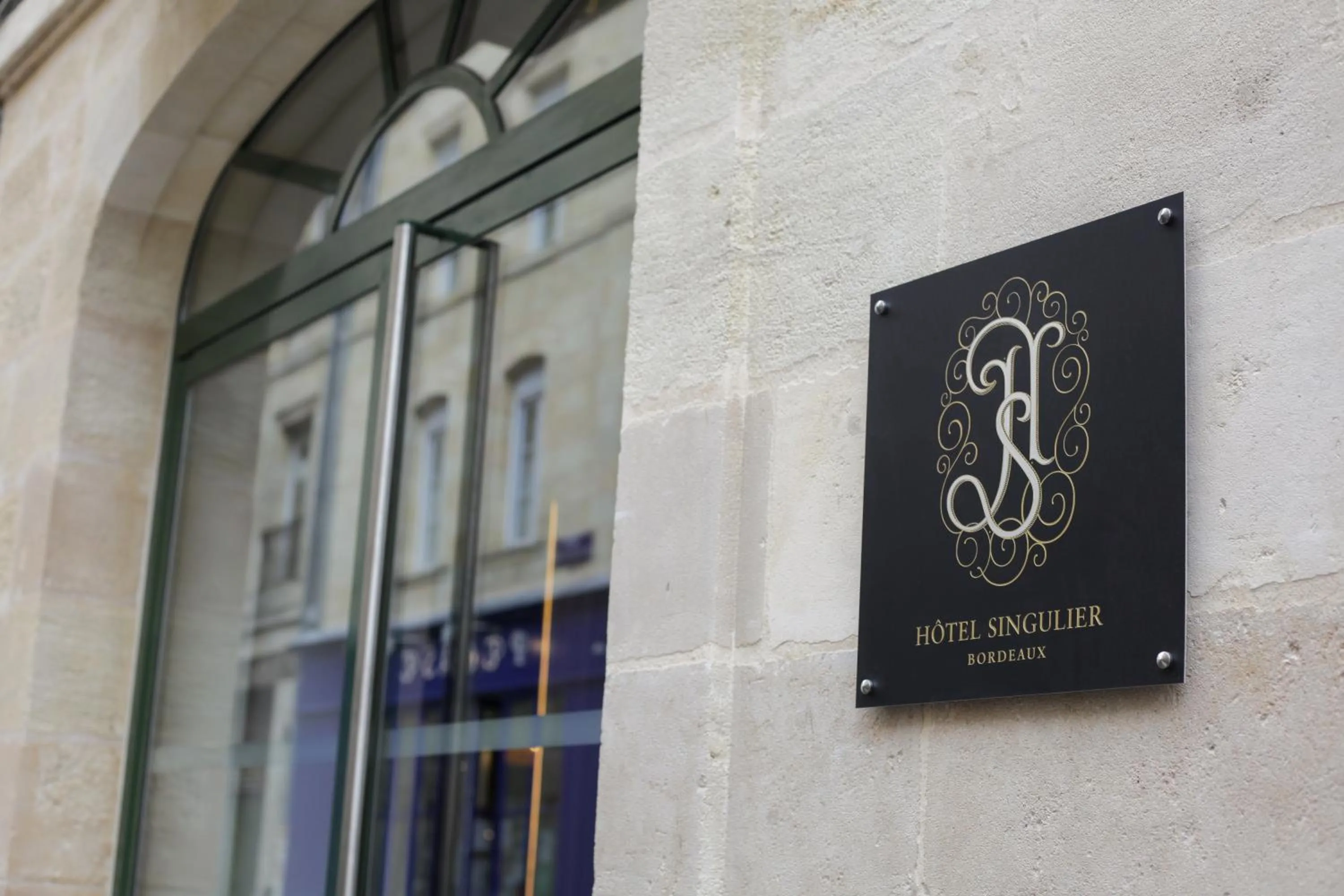 Facade/entrance in Hôtel Singulier Bordeaux - Boutique Hôtel & Spa Anne Semonin
