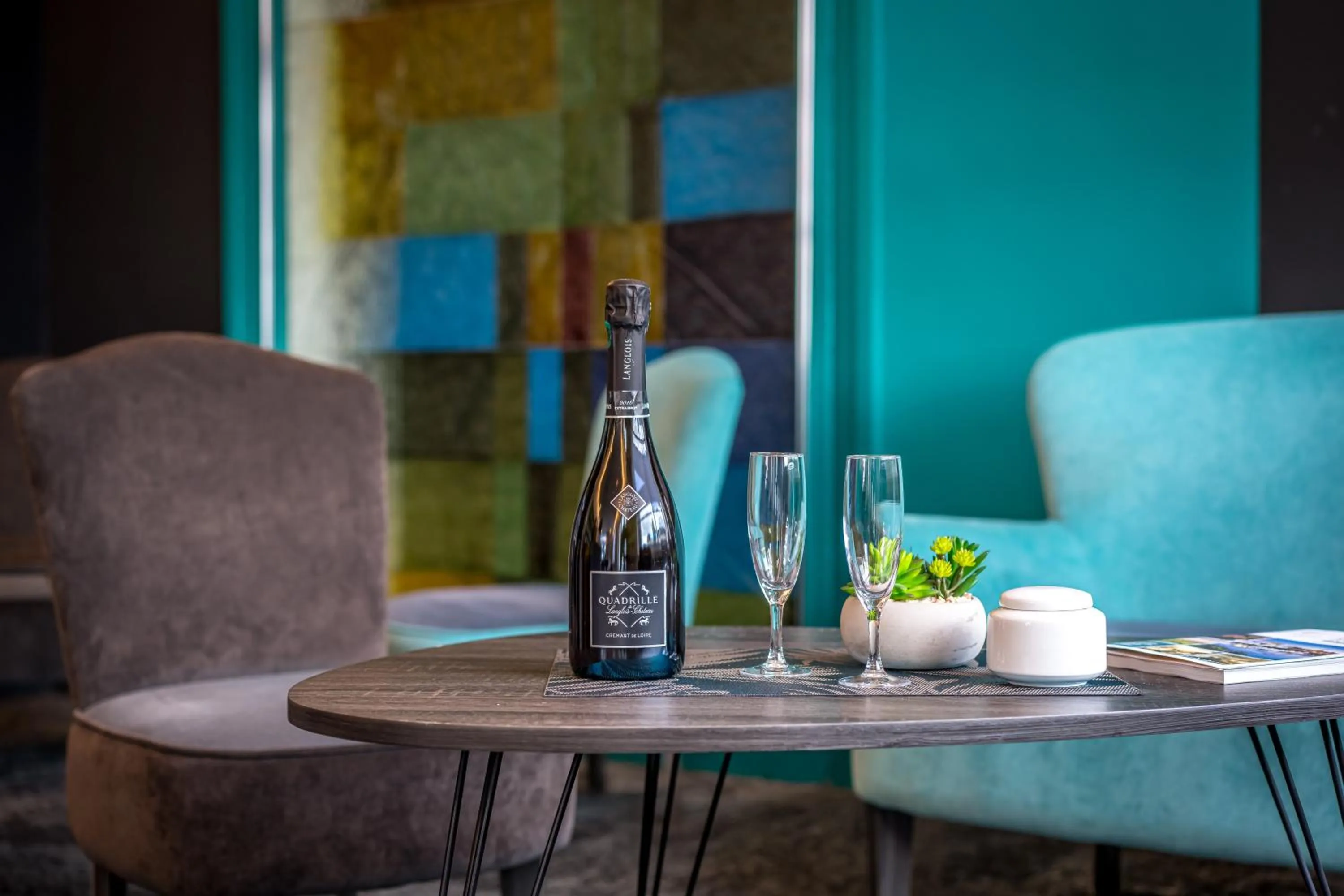 Lounge or bar in Best Western Adagio Saumur