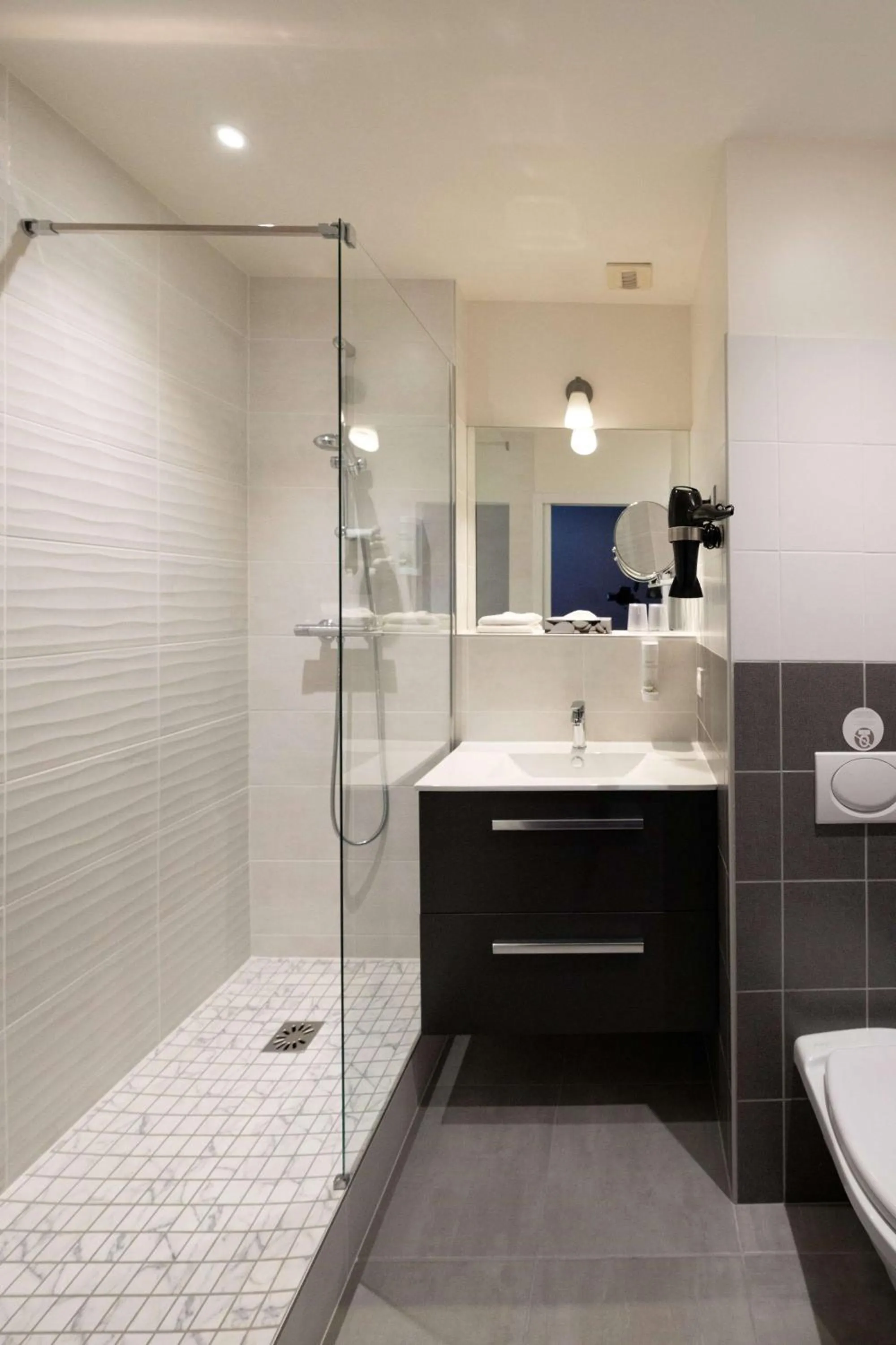 Bathroom in Best Western Adagio Saumur