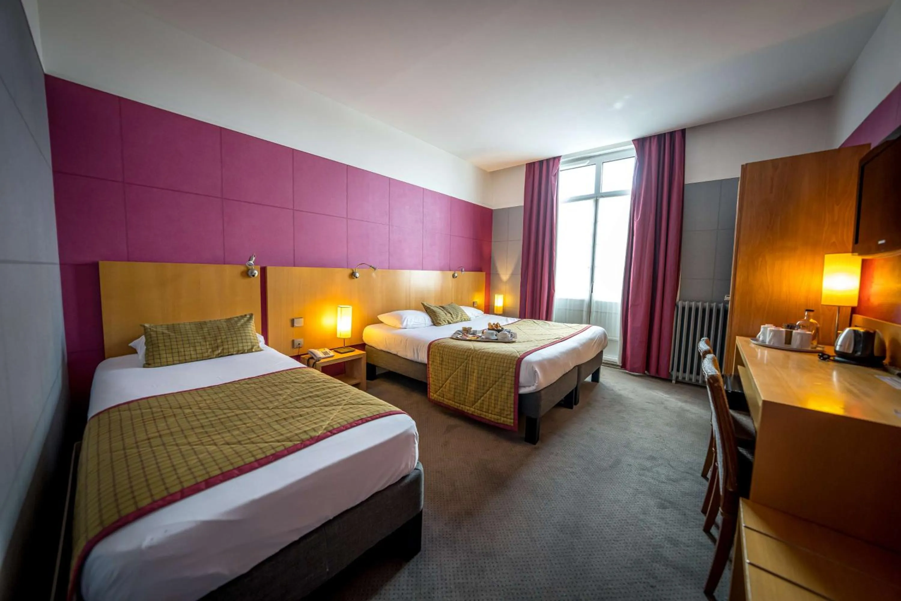 Photo of the whole room, Bed in Best Western Adagio Saumur