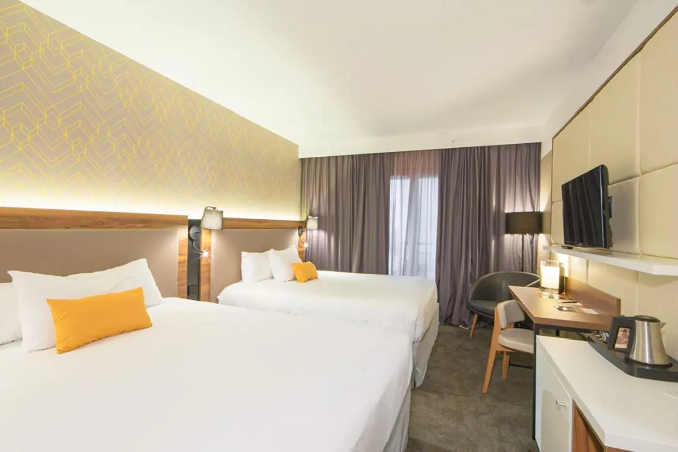 Photo of the whole room, Bed in L'Elysée Val d'Europe