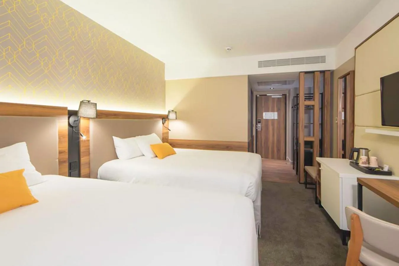 Bedroom, Bed in L'Elysée Val d'Europe